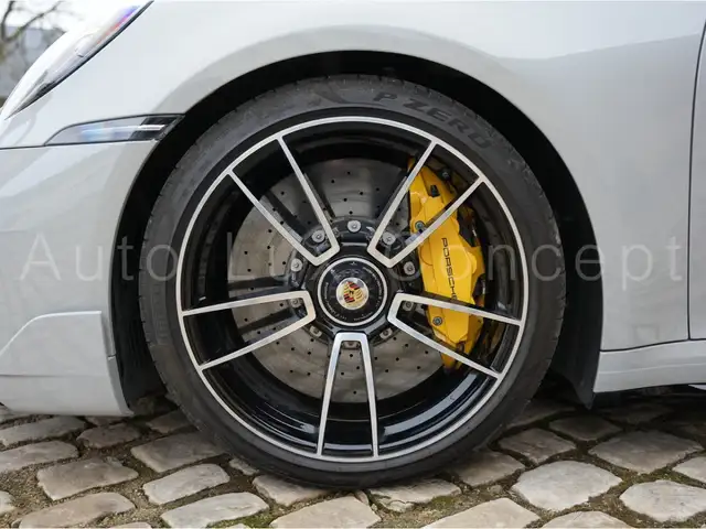 Porsche 911 view 14
