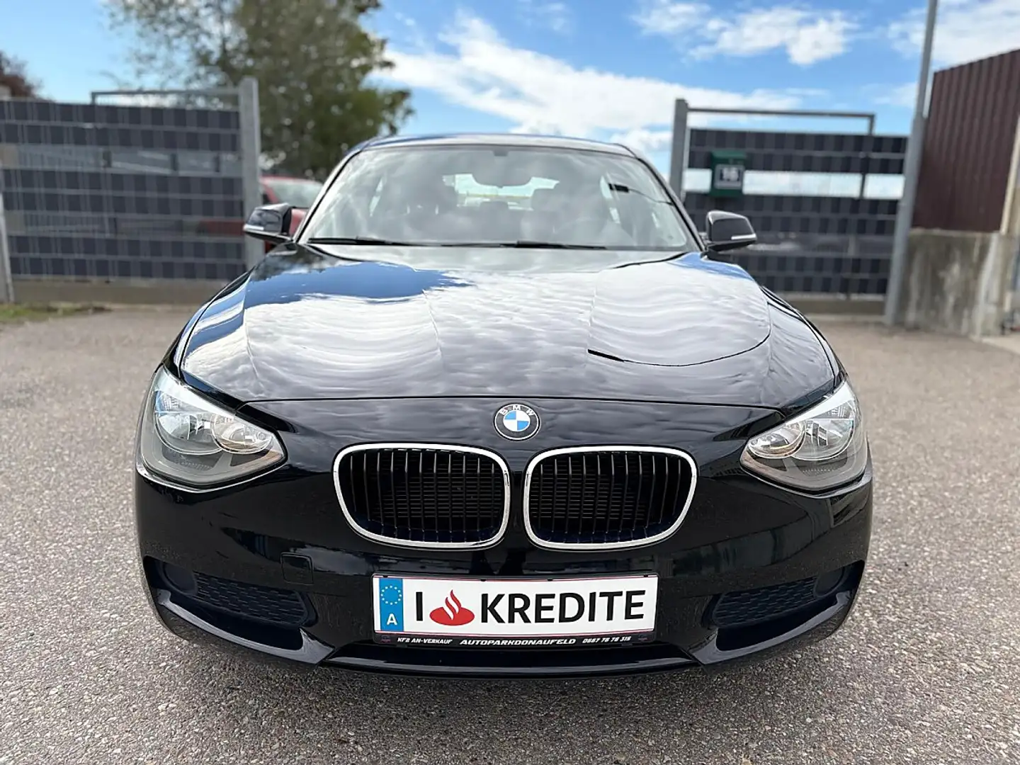 BMW 114 i Österreich-Paket **TOP ZUSTAND **GEPFLEGT Schwarz - 2