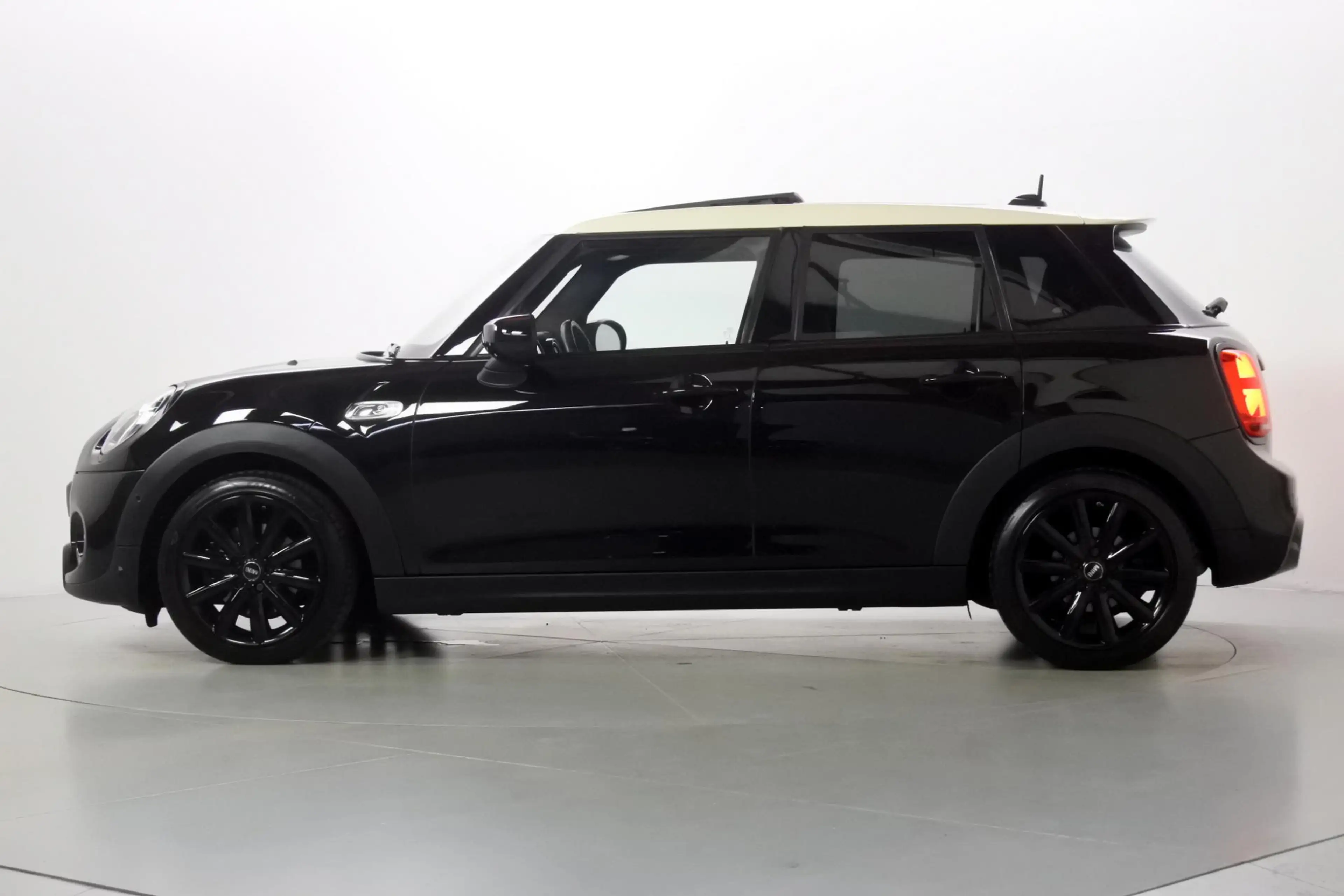 MINI Cooper S 5-Deurs 2.0 60 Years Edition NL auto NAP — photo 18