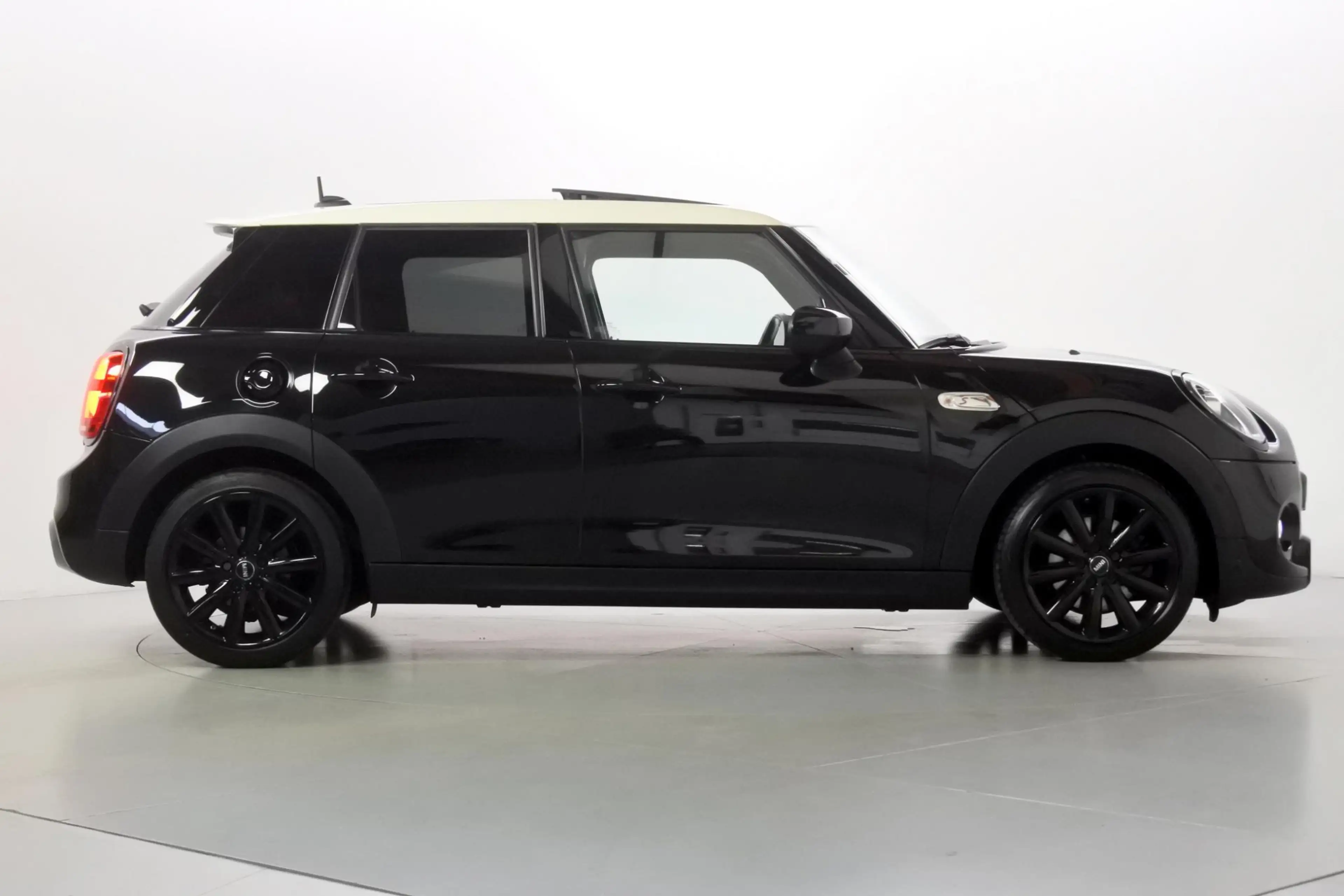 MINI Cooper S 5-Deurs 2.0 60 Years Edition NL auto NAP — photo 17