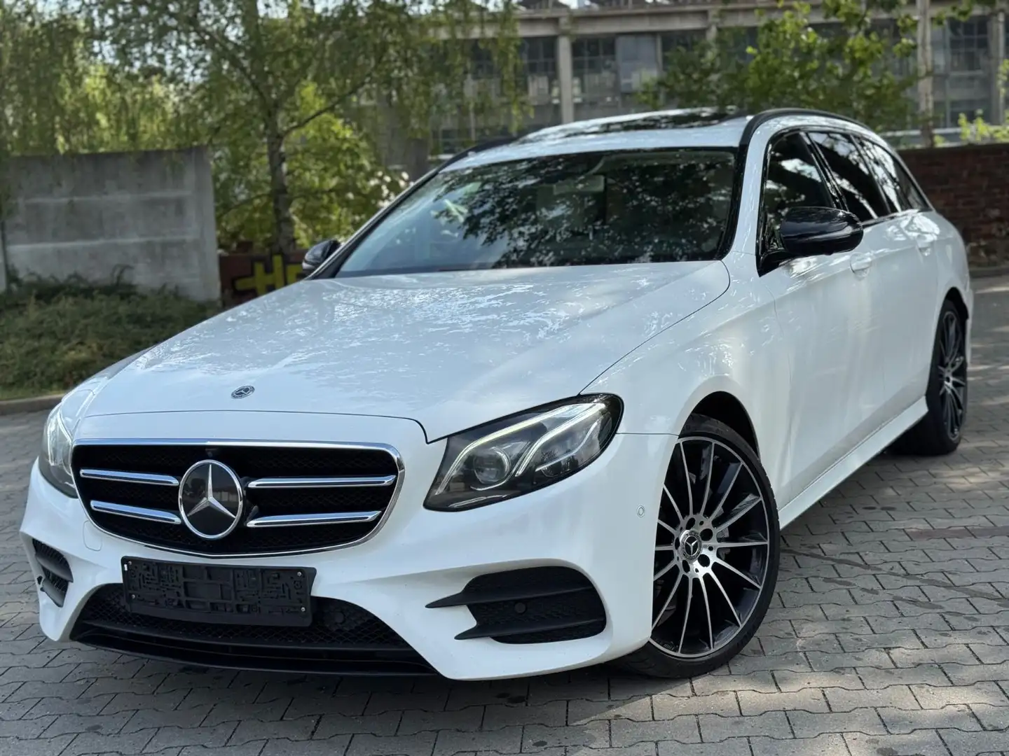 Mercedes-Benz E 220 d 4Matic AMG Line/Burmester/Sitzlüf/Distr. Blanco - 1