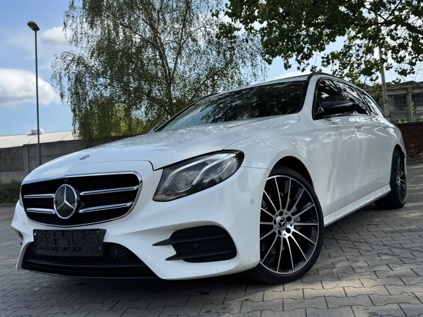 Mercedes-Benz E 220 d 4Matic AMG Line/Burmester/Sitzlüf/Distr. Blanco - 2