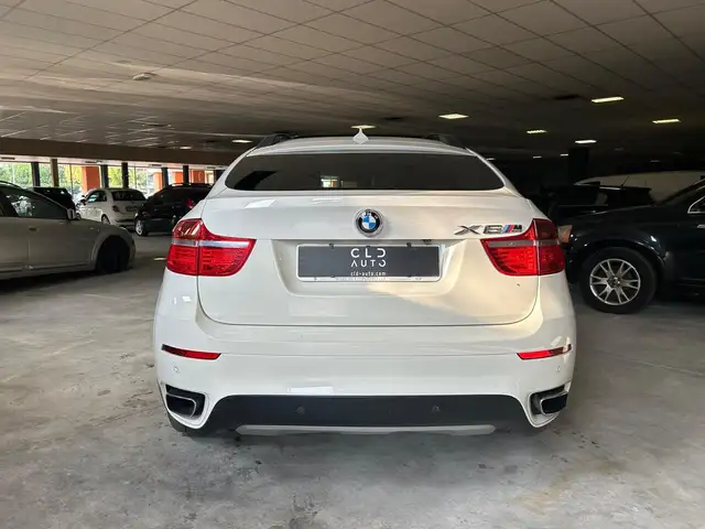 BMW X6 view 3