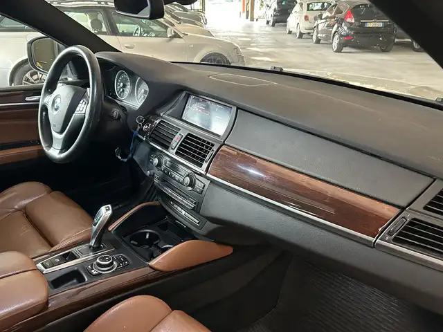 BMW X6 view 12