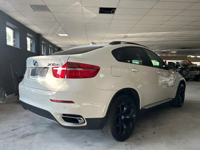 BMW X6 view 4