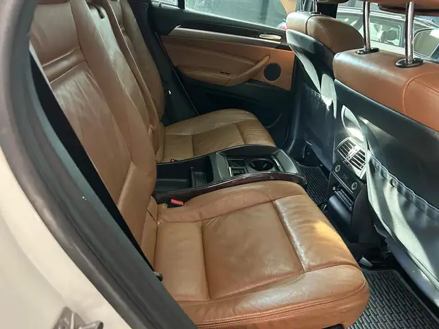 BMW X6 view 11