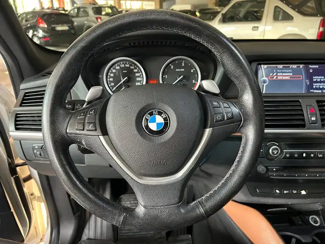 BMW X6 view 13