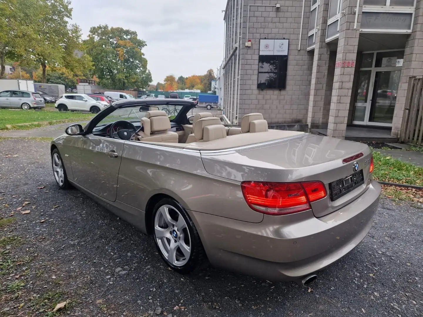 BMW 320 Cabrio  1.Hand/Scheckheft/Auto./Navi/Leder Braun - 2