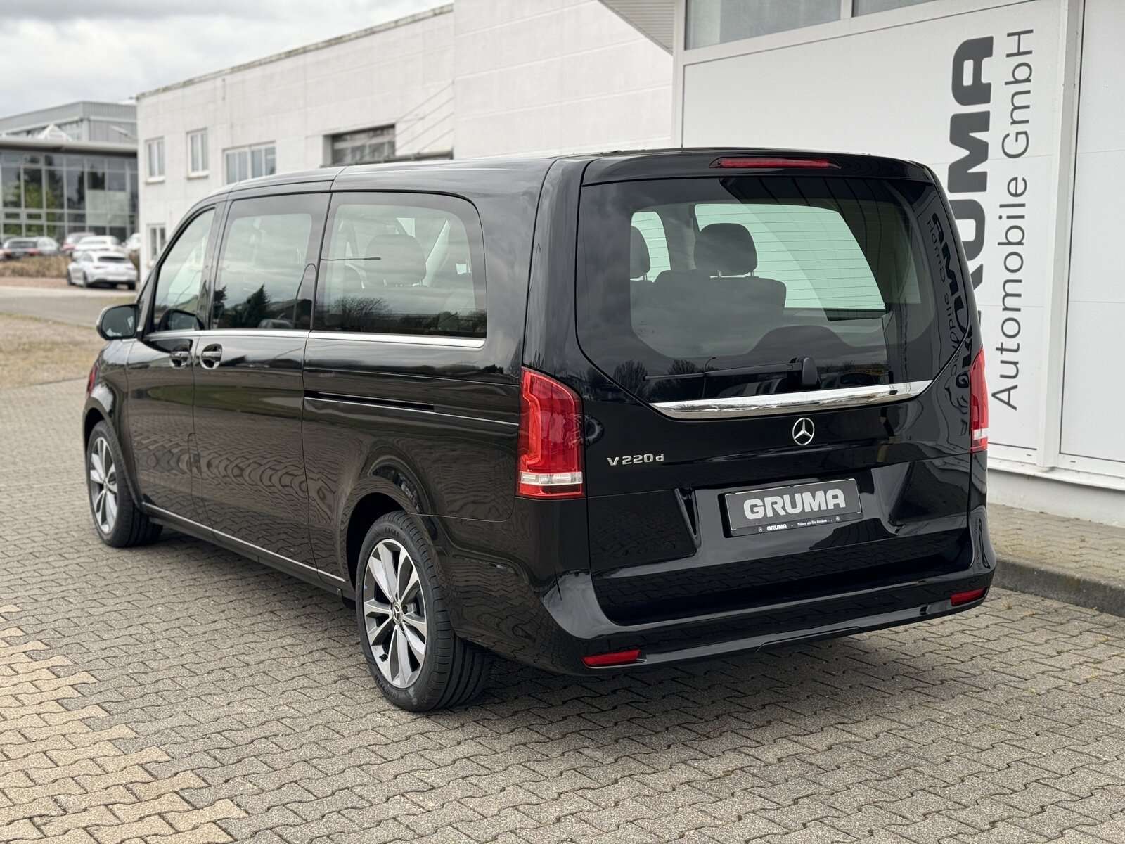 Mercedes-Benz V 220