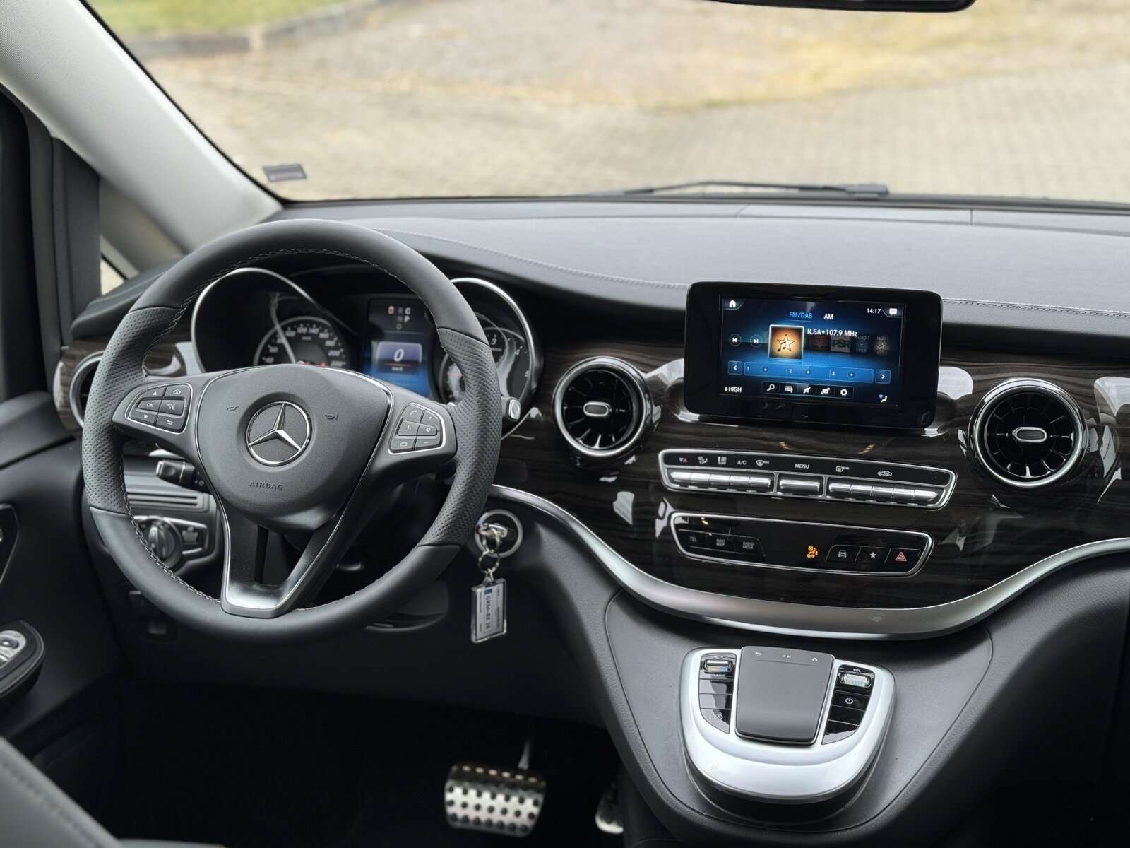 Mercedes-Benz V 220