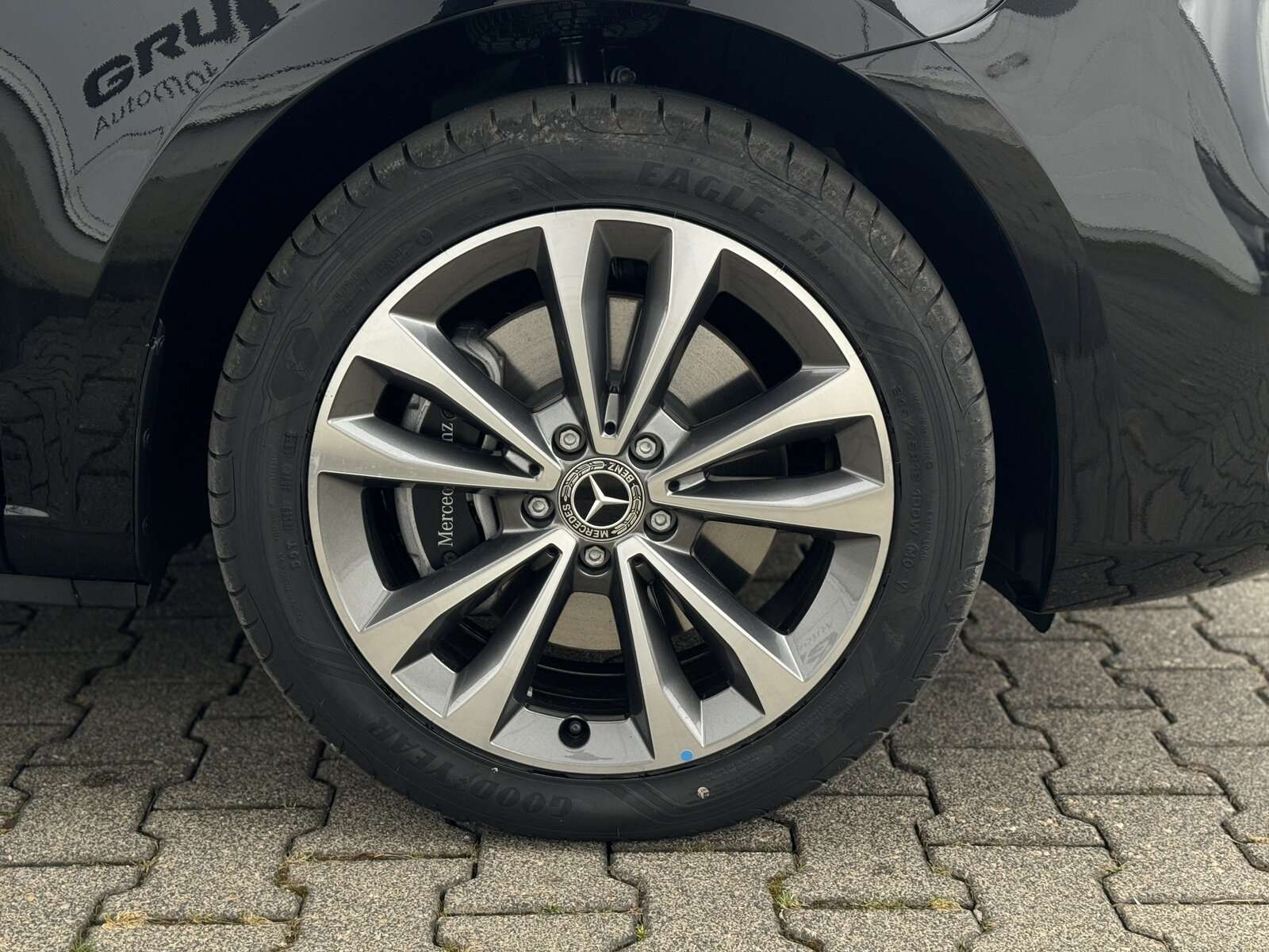 Mercedes-Benz V 220