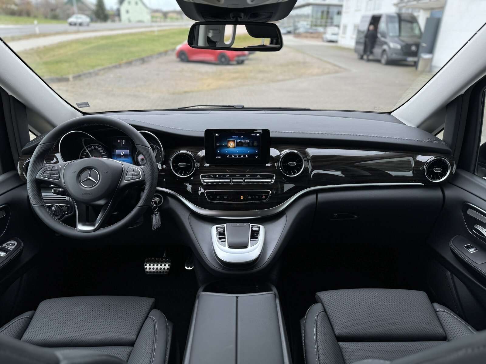 Mercedes-Benz V 220