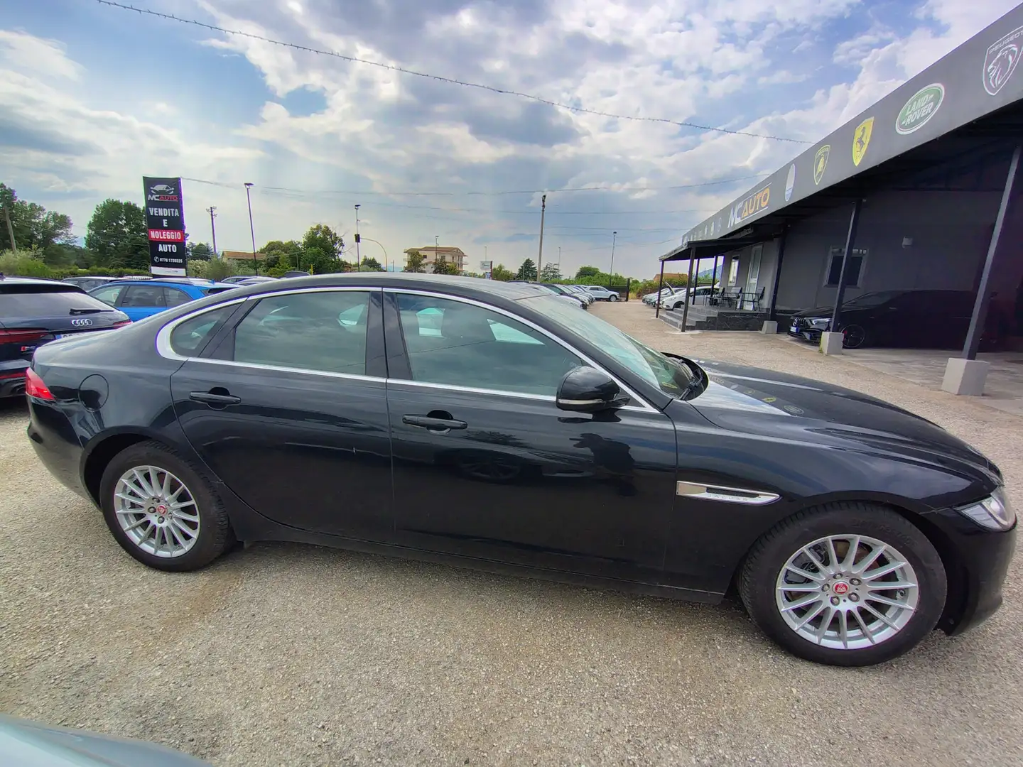 Jaguar XF 2.0d Portfolio (SOLO OPERATORI DEL SETTORE) Negro - 2