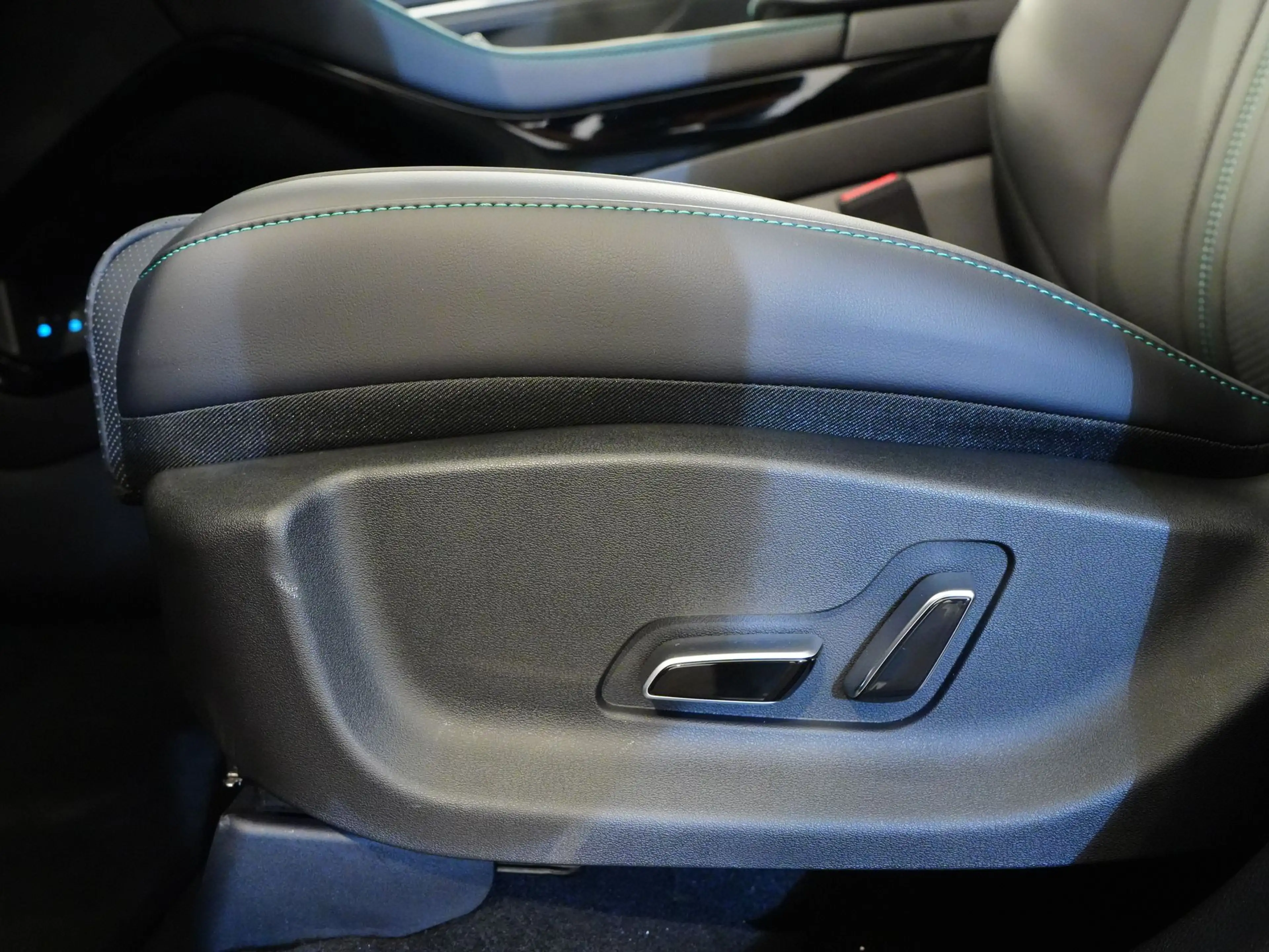 BYD Seal U DM-I Design 1.5L AWD PANO - HUD - 360° — photo 11