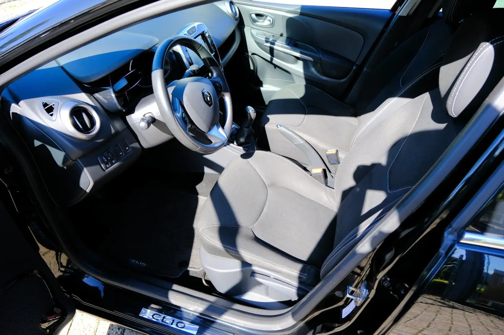 Renault Clio 0.9 TCe ECO Night&Day Navi|Airco|LMV Zwart - 2