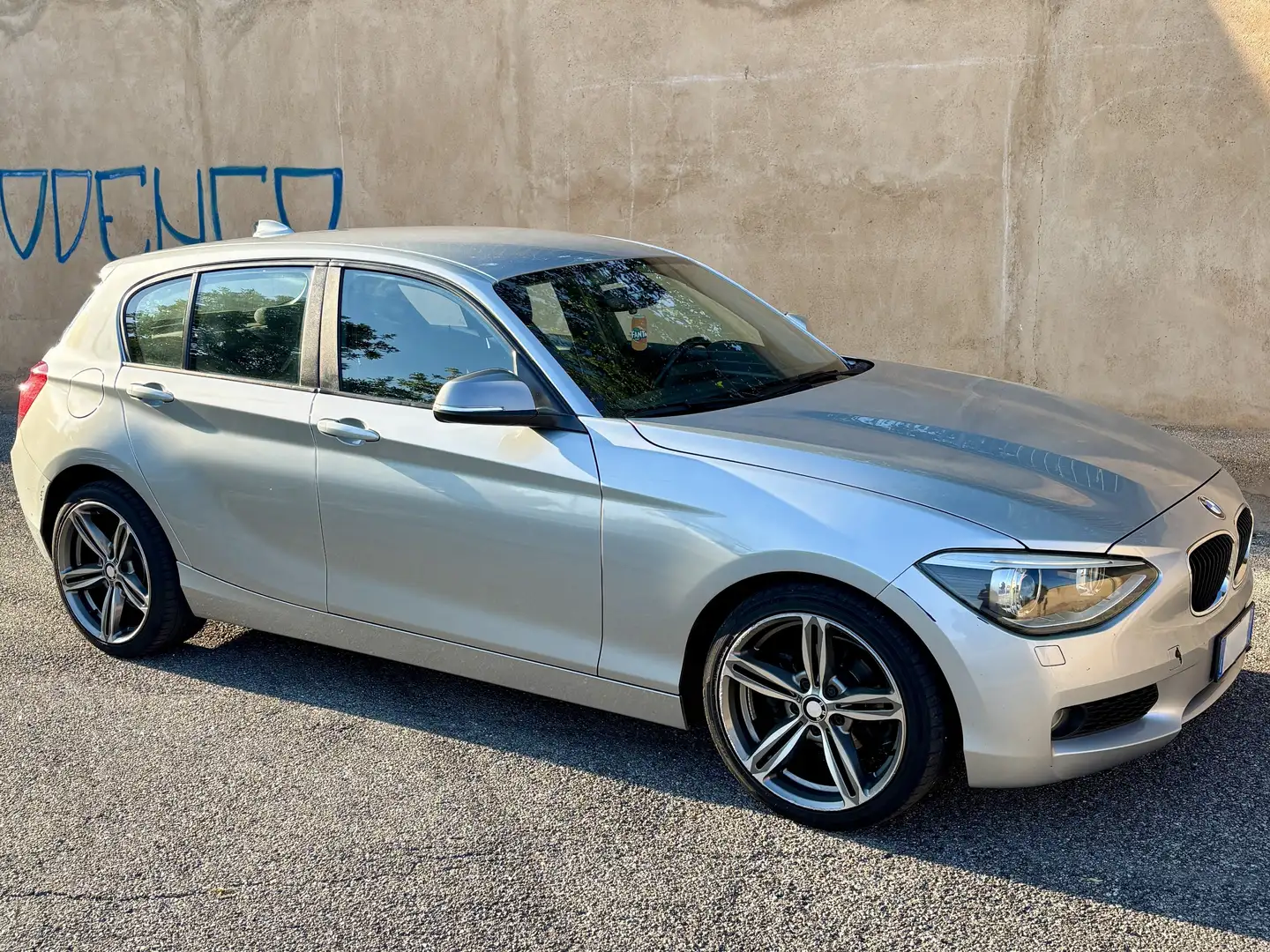 BMW 114 F/20 Sport Stříbrná - 1