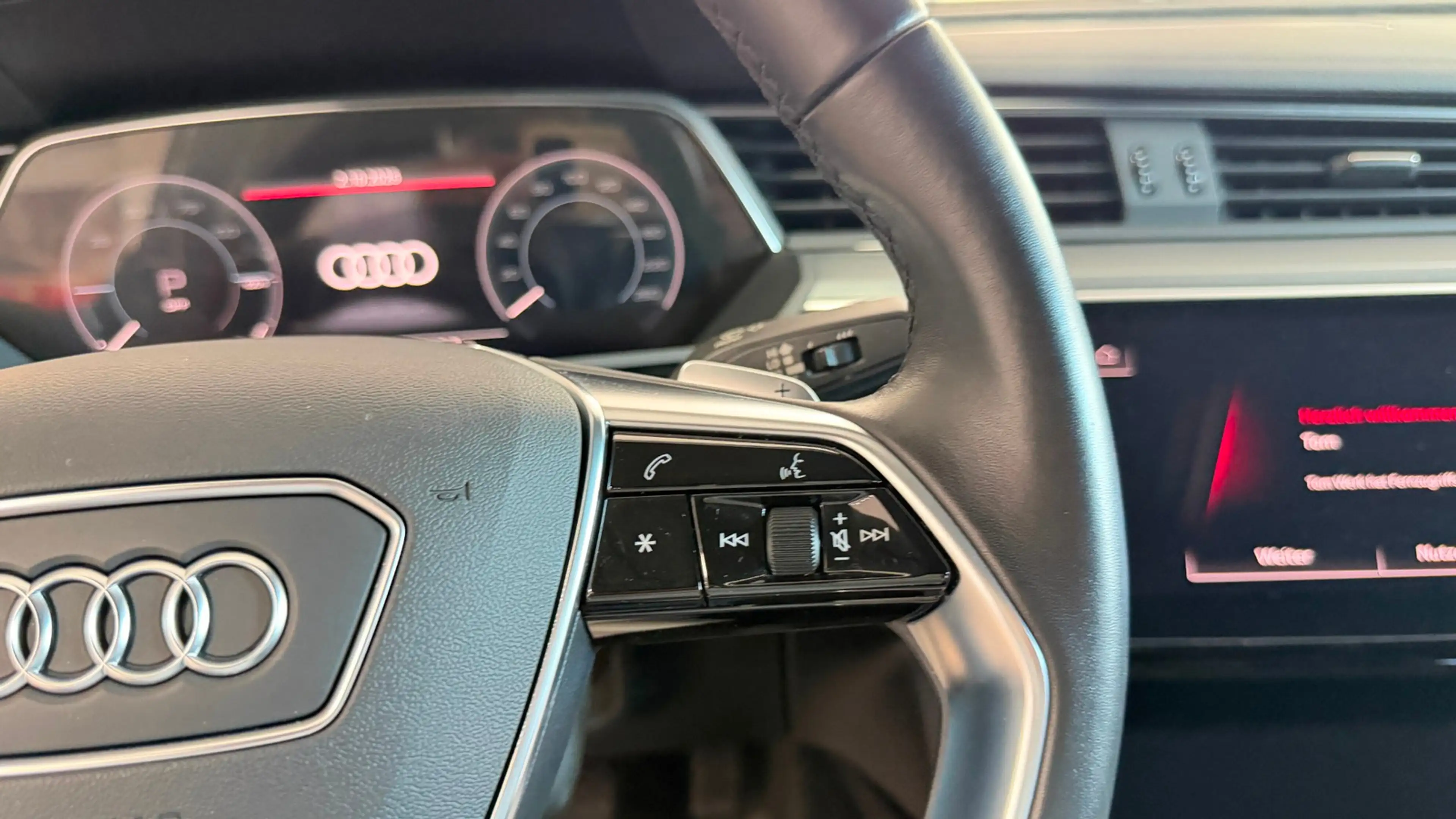 Audi e-tron Sportback 50 quattro — photo 23