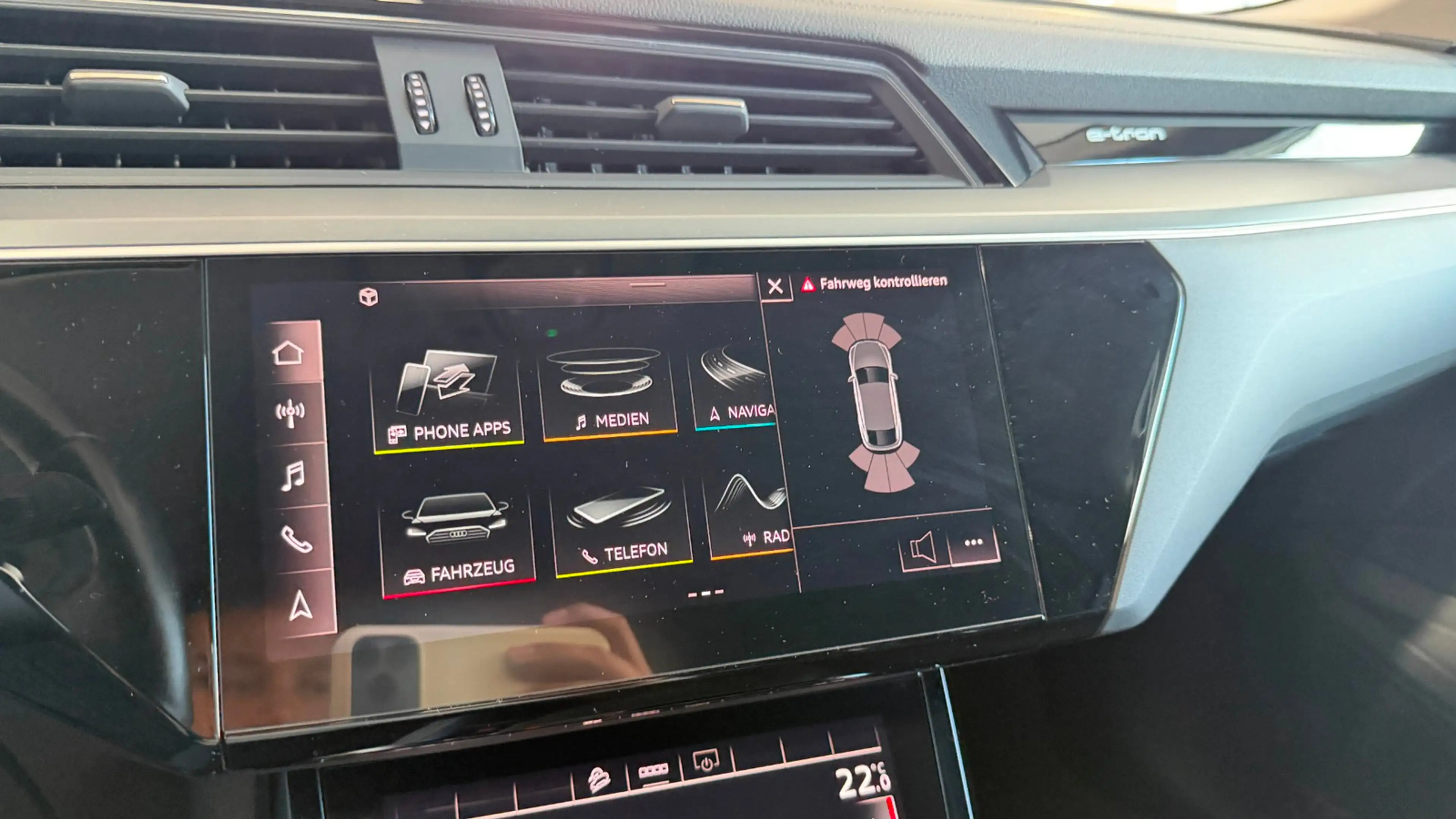 Audi e-tron Sportback 50 quattro — photo 27