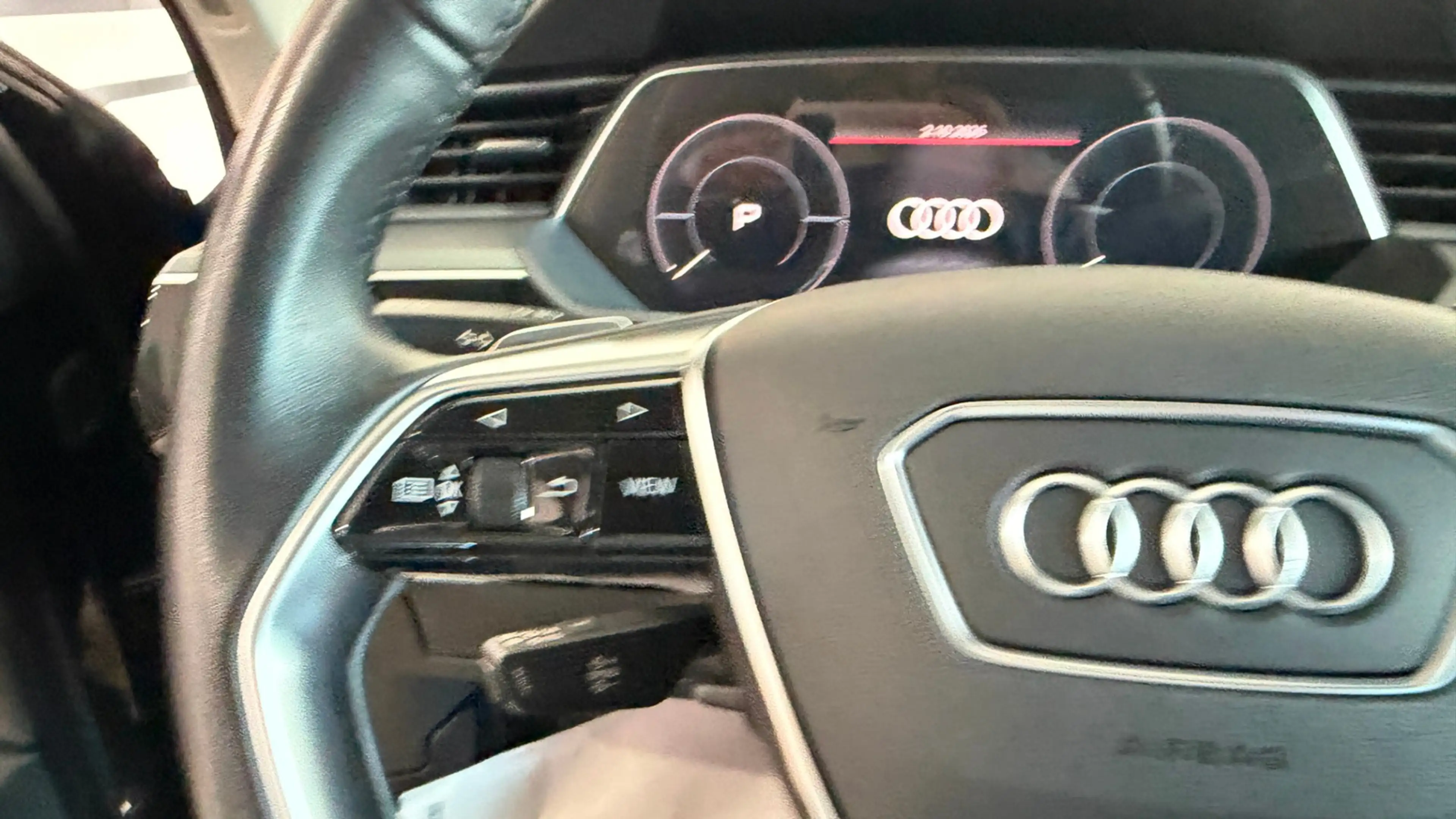 Audi e-tron Sportback 50 quattro — photo 22