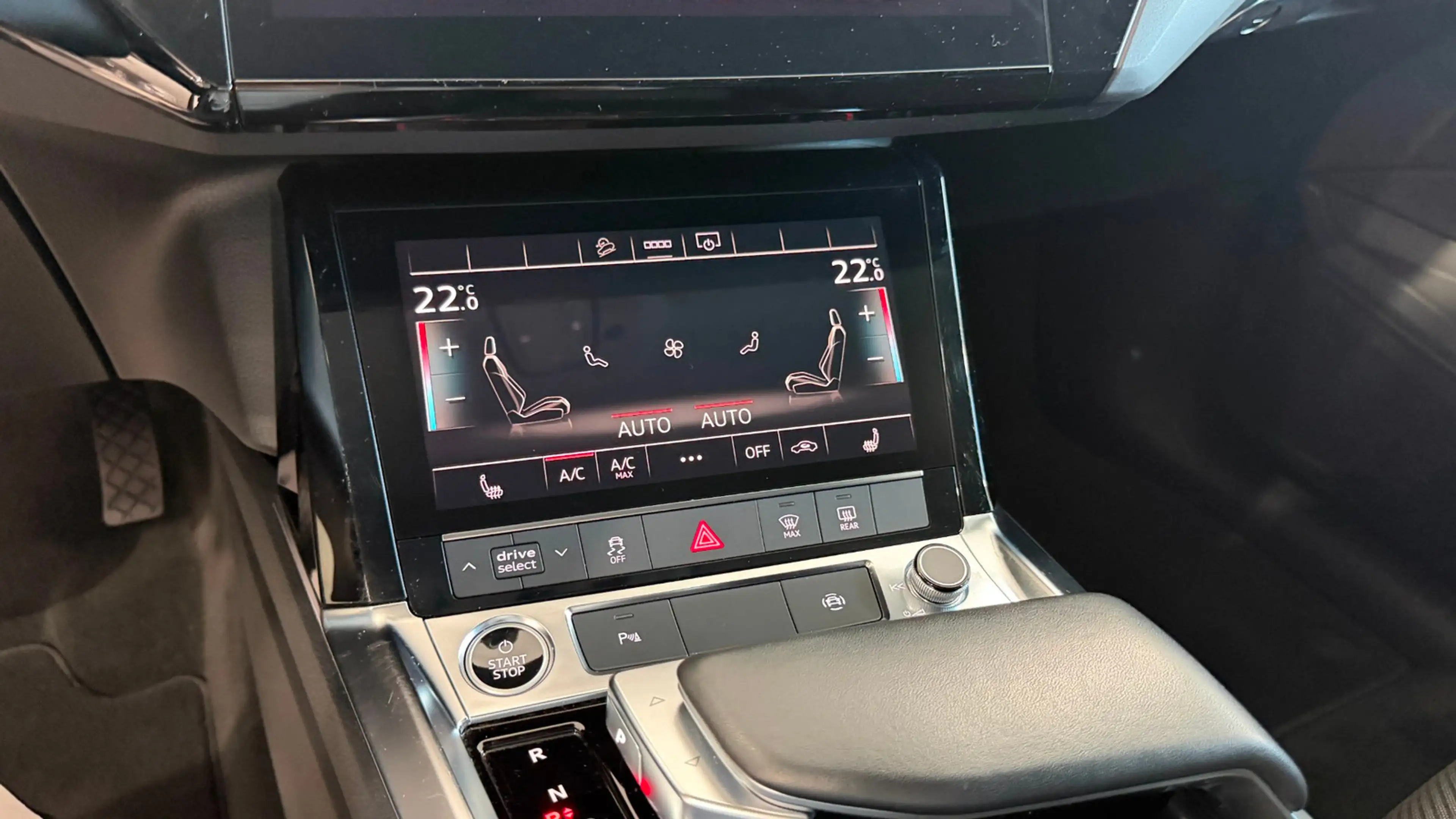 Audi e-tron Sportback 50 quattro — photo 24