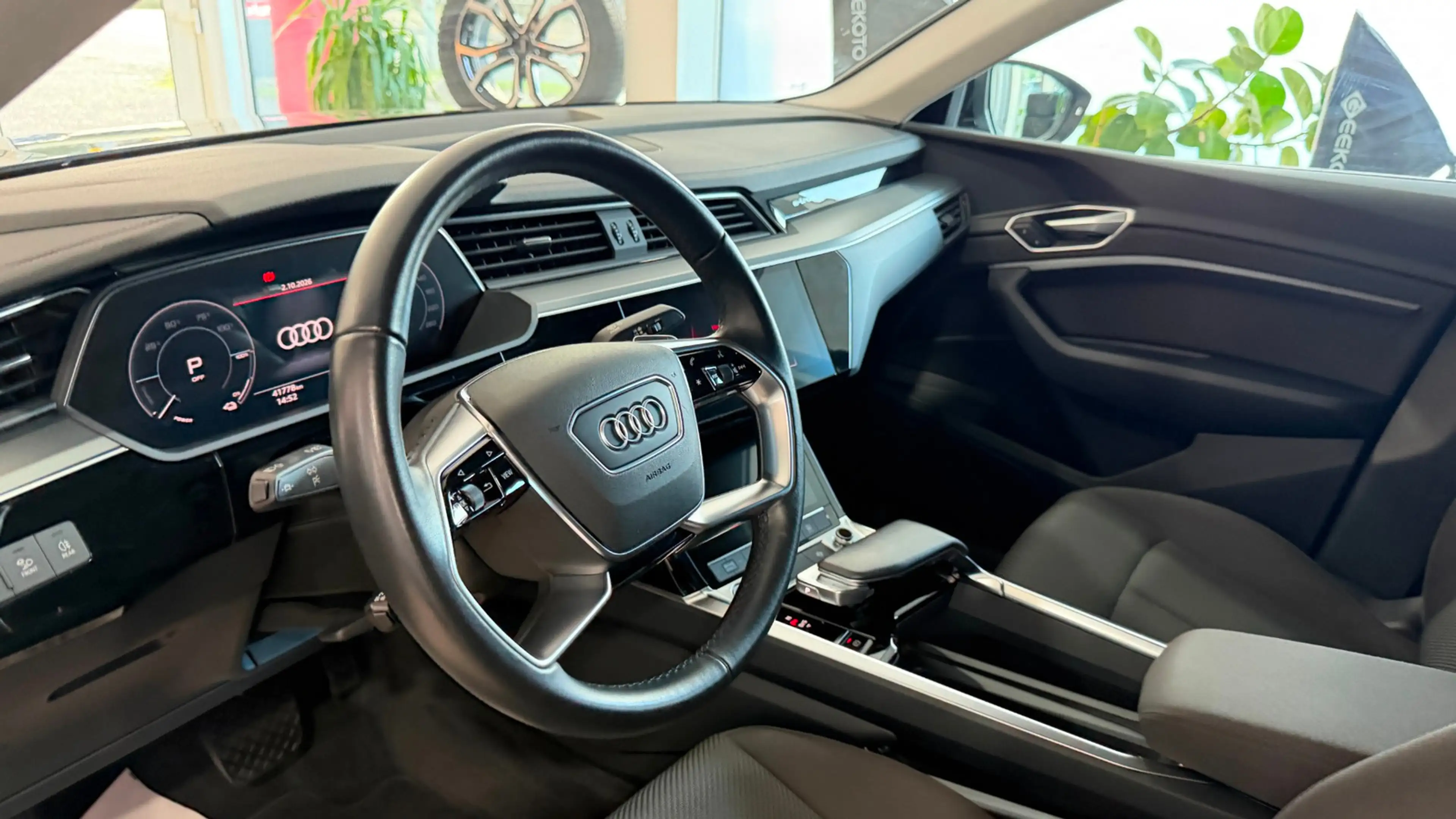 Audi e-tron Sportback 50 quattro — photo 16