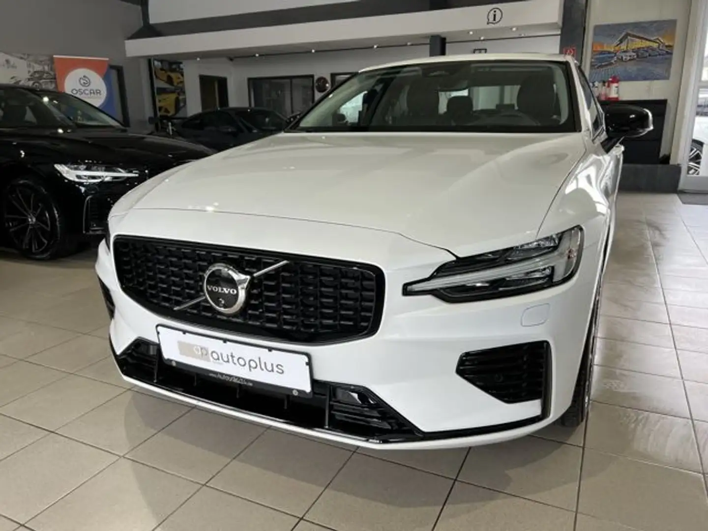 Volvo S60 T8 Ultimate Dark Recharge AWD 360° HeadUp Weiß - 2