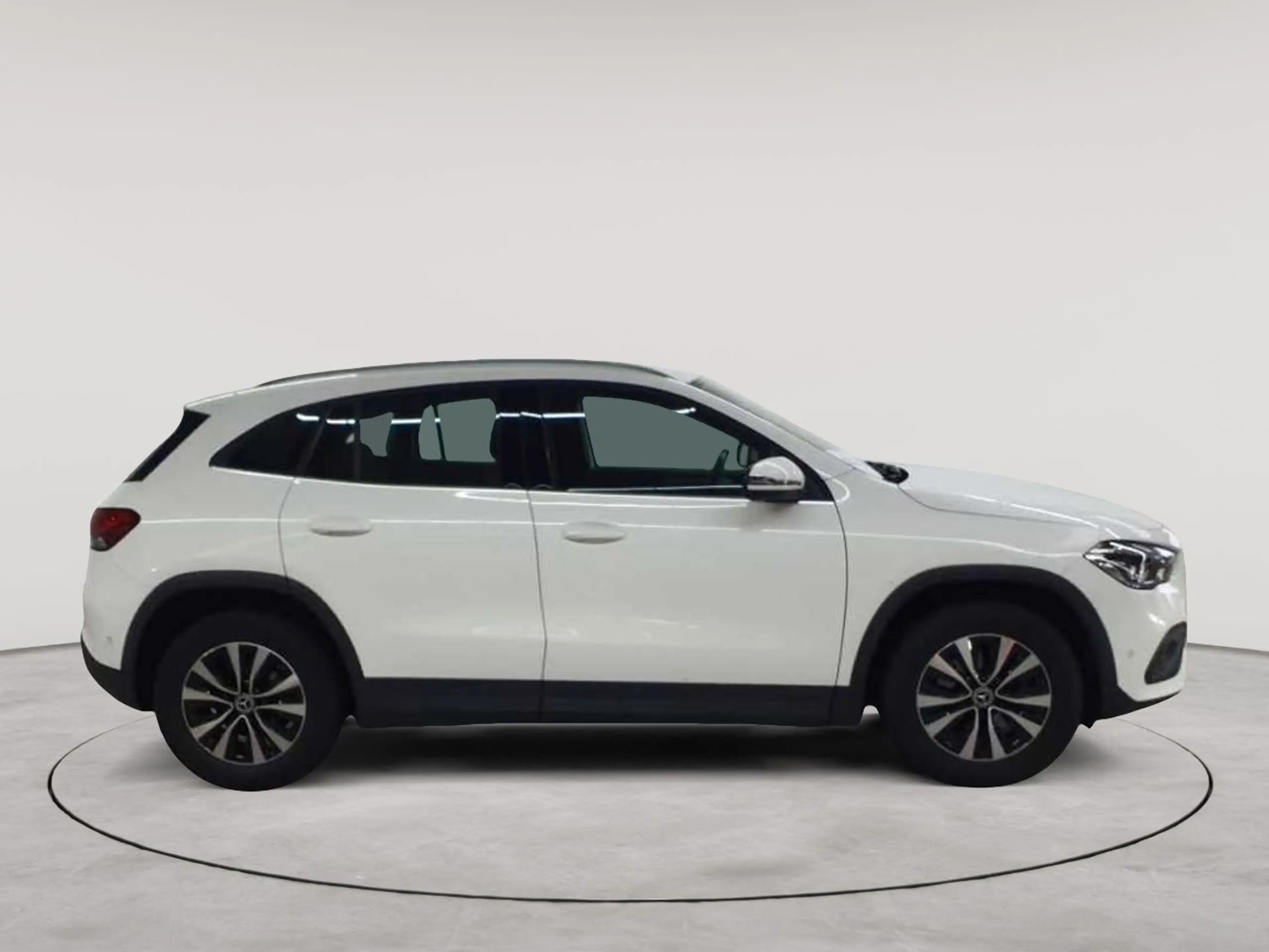 Mercedes-Benz GLA 200 GLA 200 d 8G-Style BusiP LED KAM SHZ — photo 3