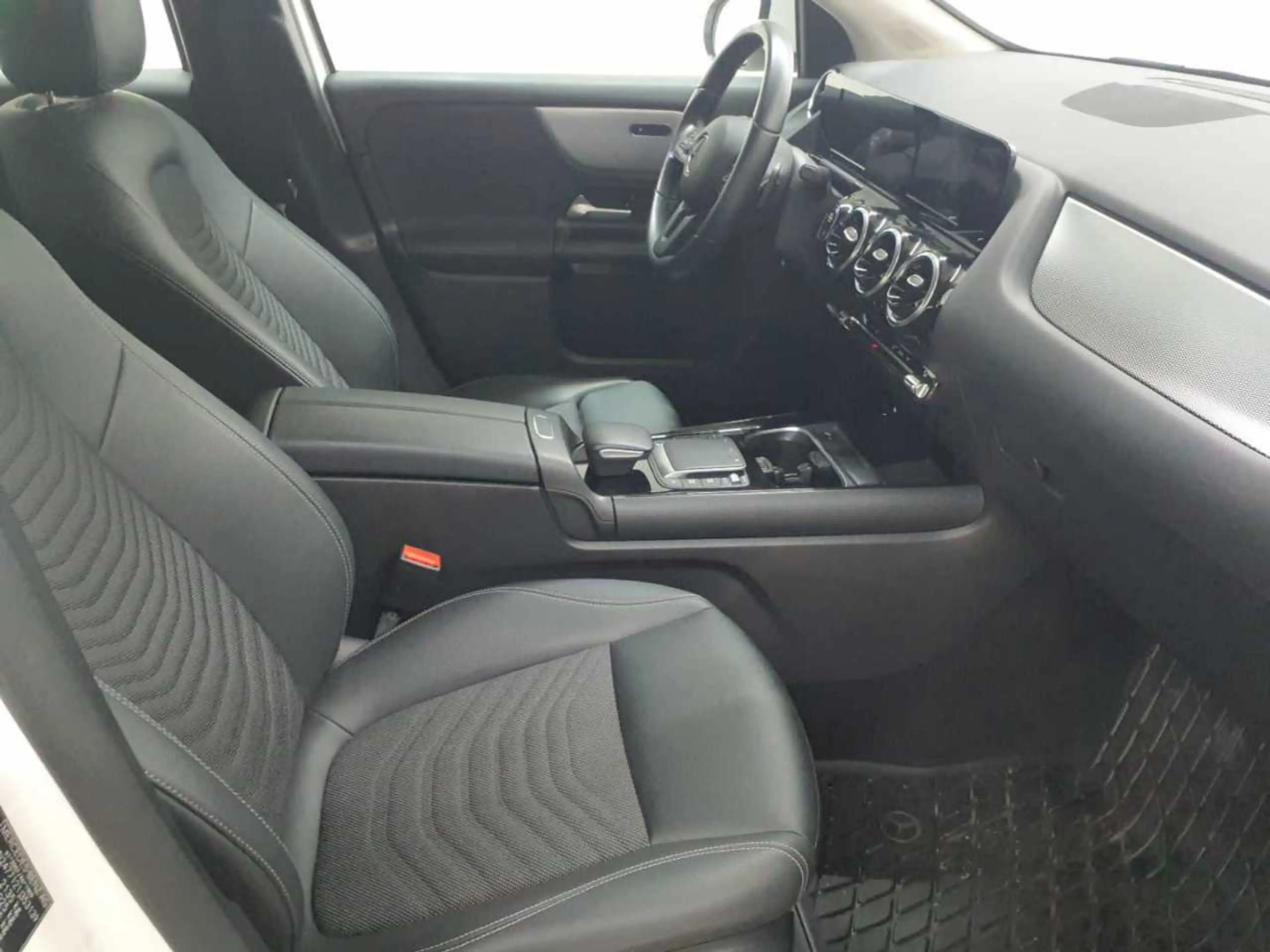 Mercedes-Benz GLA 200 GLA 200 d 8G-Style BusiP LED KAM SHZ — photo 8