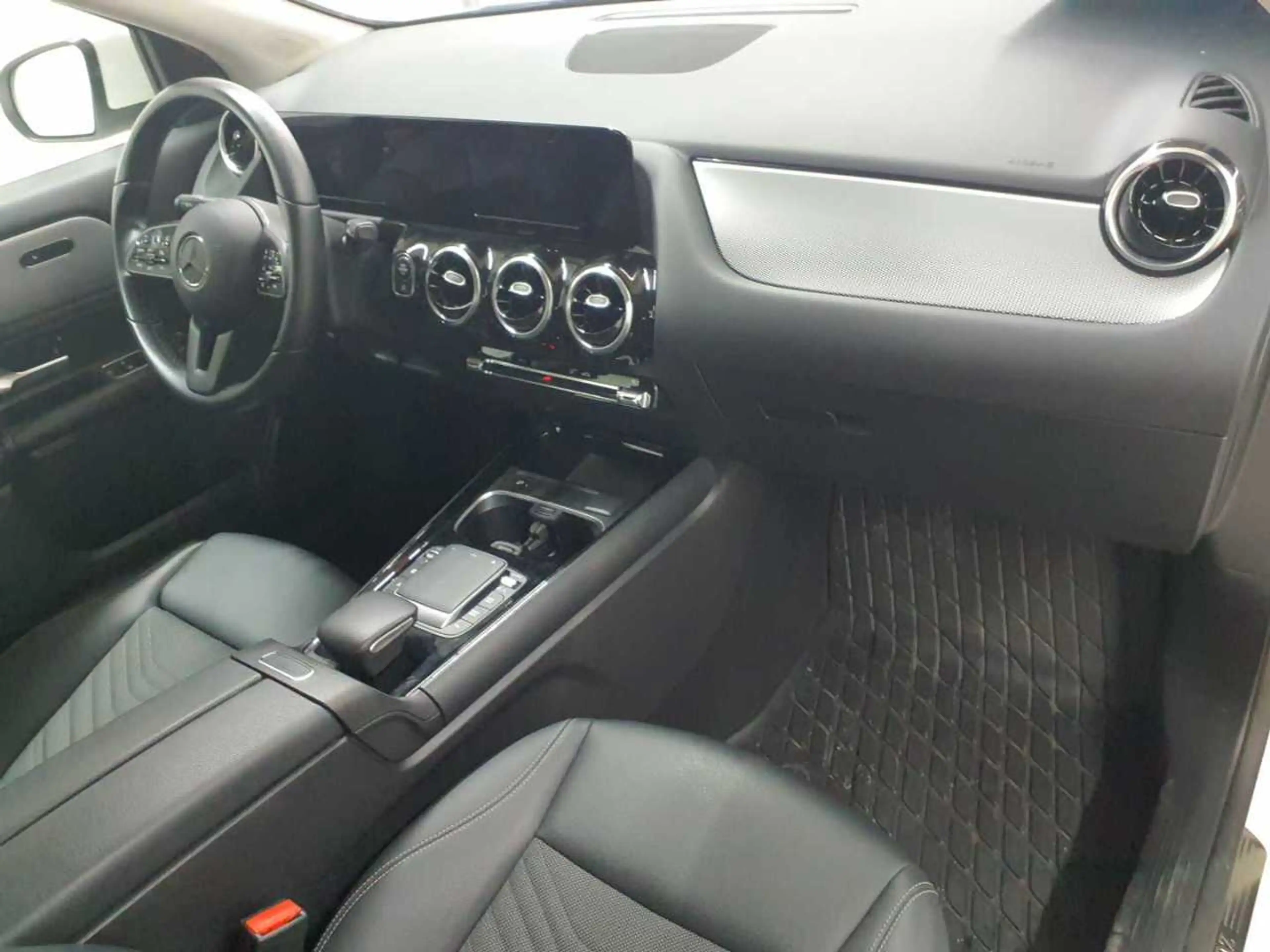 Mercedes-Benz GLA 200 GLA 200 d 8G-Style BusiP LED KAM SHZ — photo 9