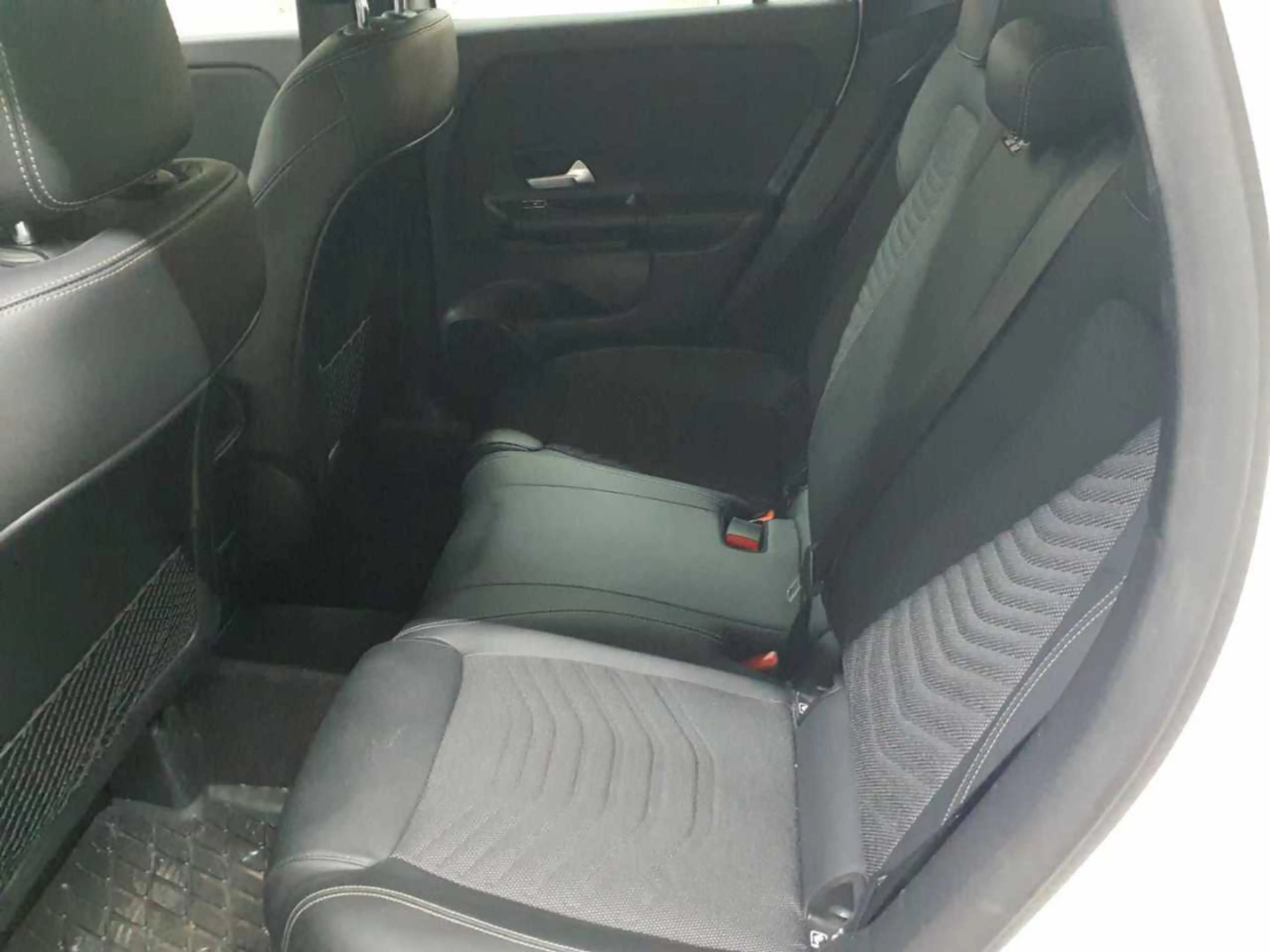 Mercedes-Benz GLA 200 GLA 200 d 8G-Style BusiP LED KAM SHZ — photo 13