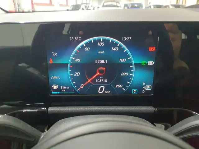 Mercedes-Benz Gla view 11