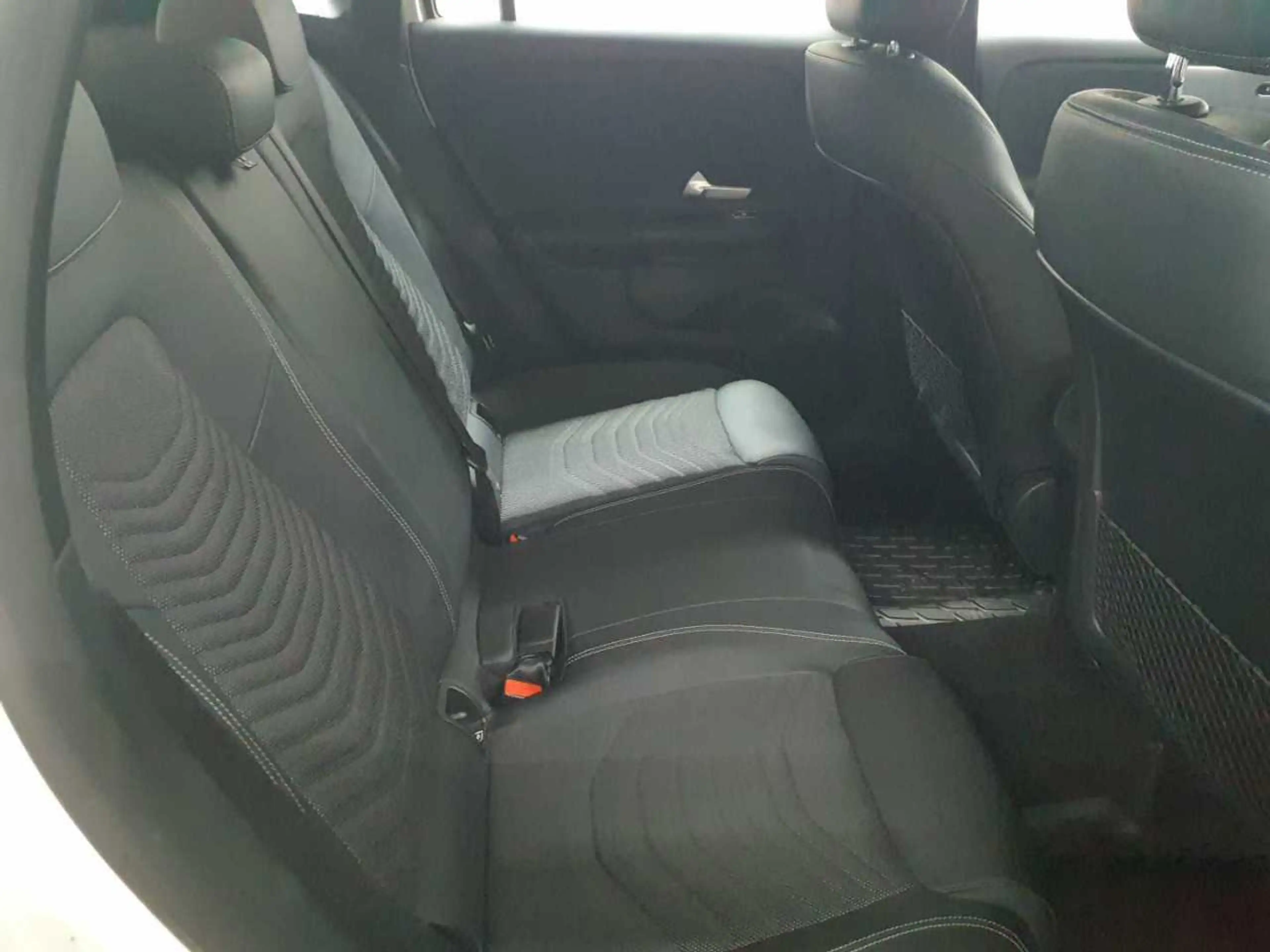 Mercedes-Benz GLA 200 GLA 200 d 8G-Style BusiP LED KAM SHZ — photo 14
