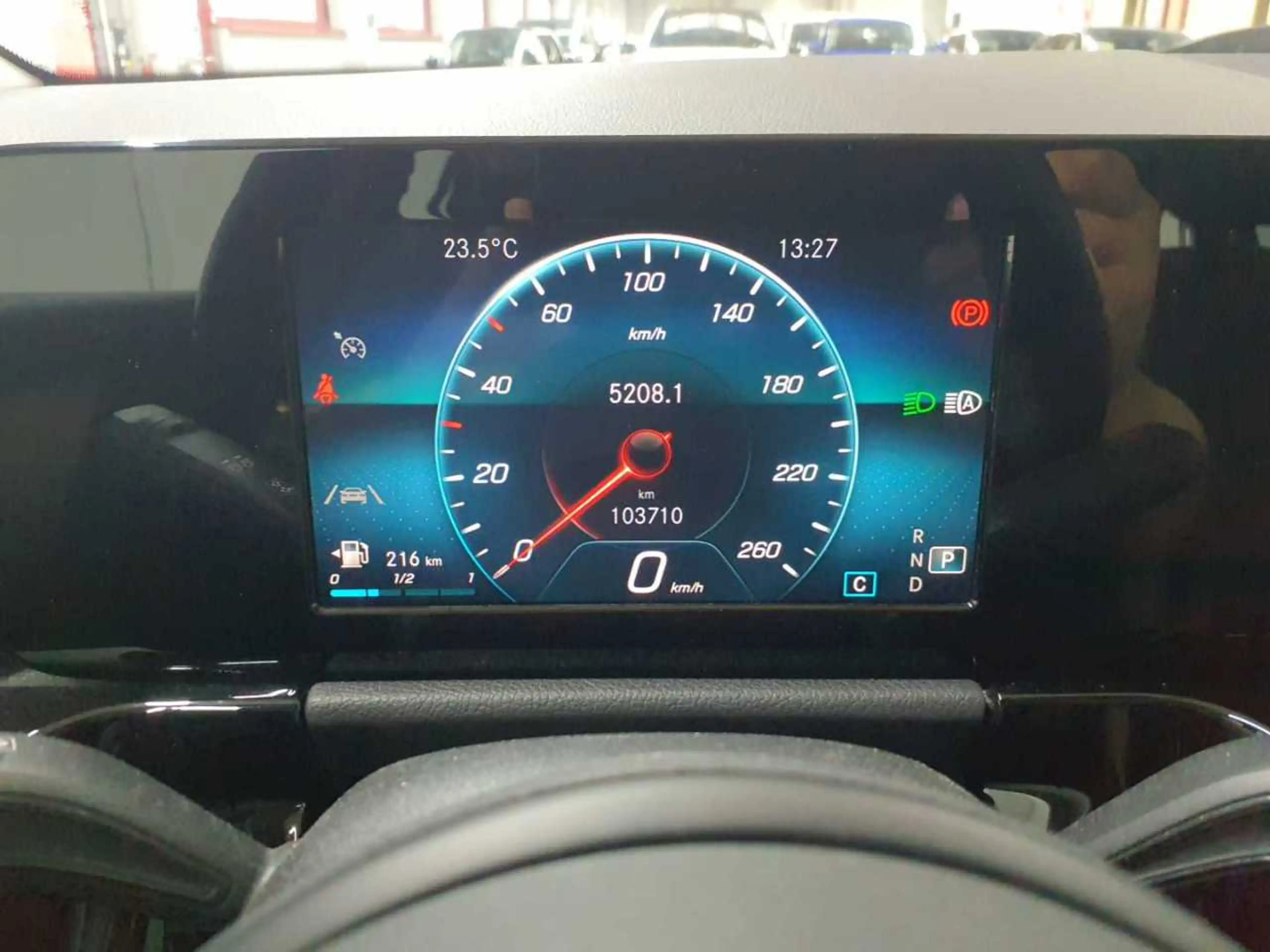 Mercedes-Benz GLA 200 GLA 200 d 8G-Style BusiP LED KAM SHZ — photo 11