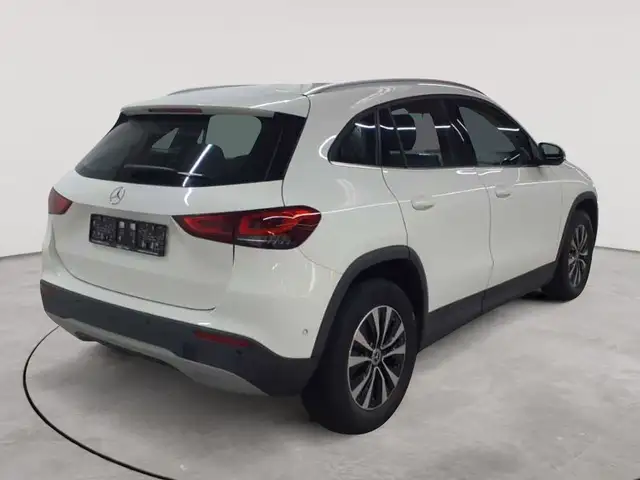Mercedes-Benz Gla view 4