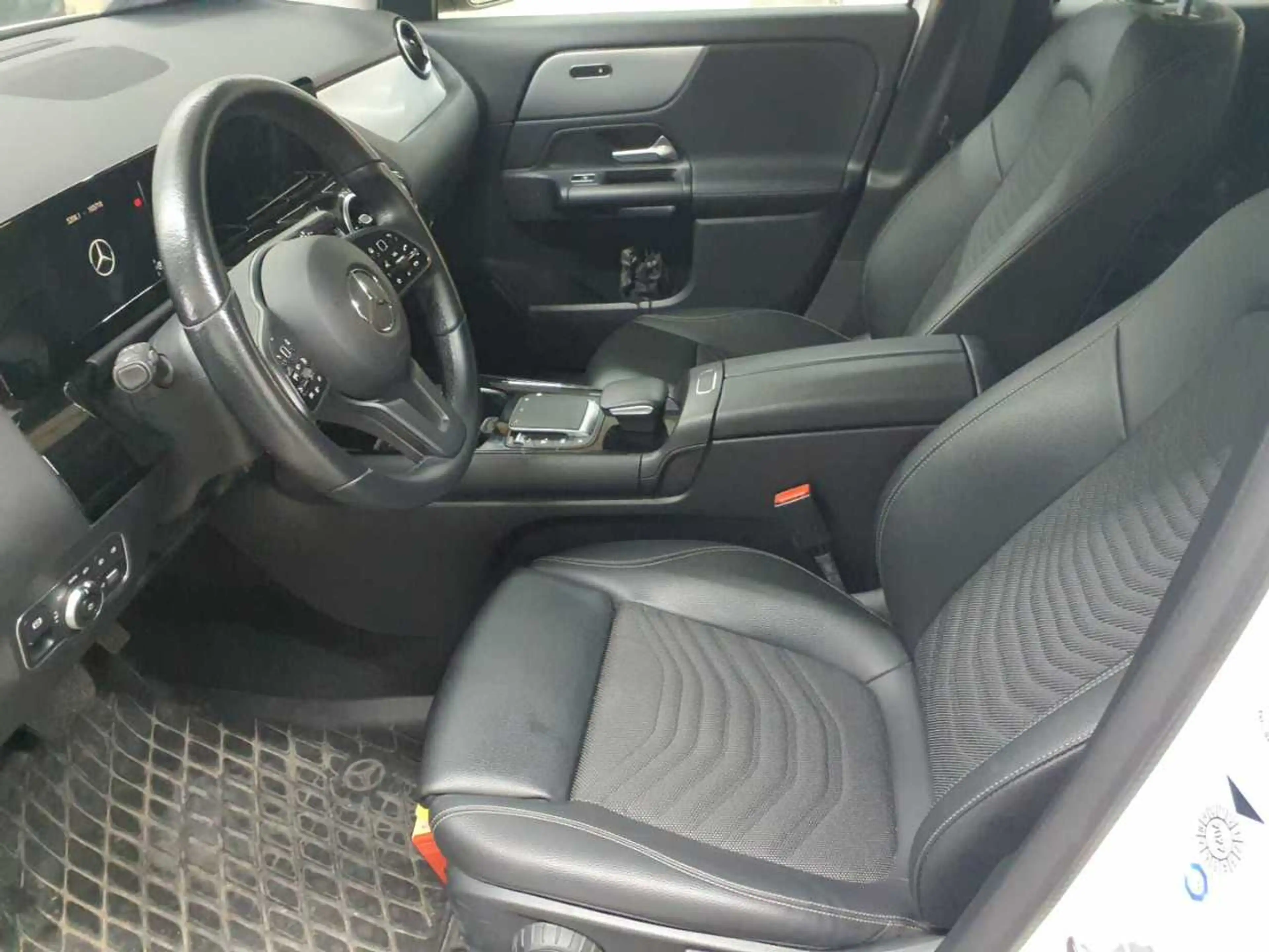 Mercedes-Benz GLA 200 GLA 200 d 8G-Style BusiP LED KAM SHZ — photo 7