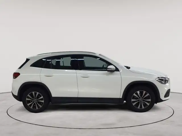 Mercedes-Benz Gla view 3