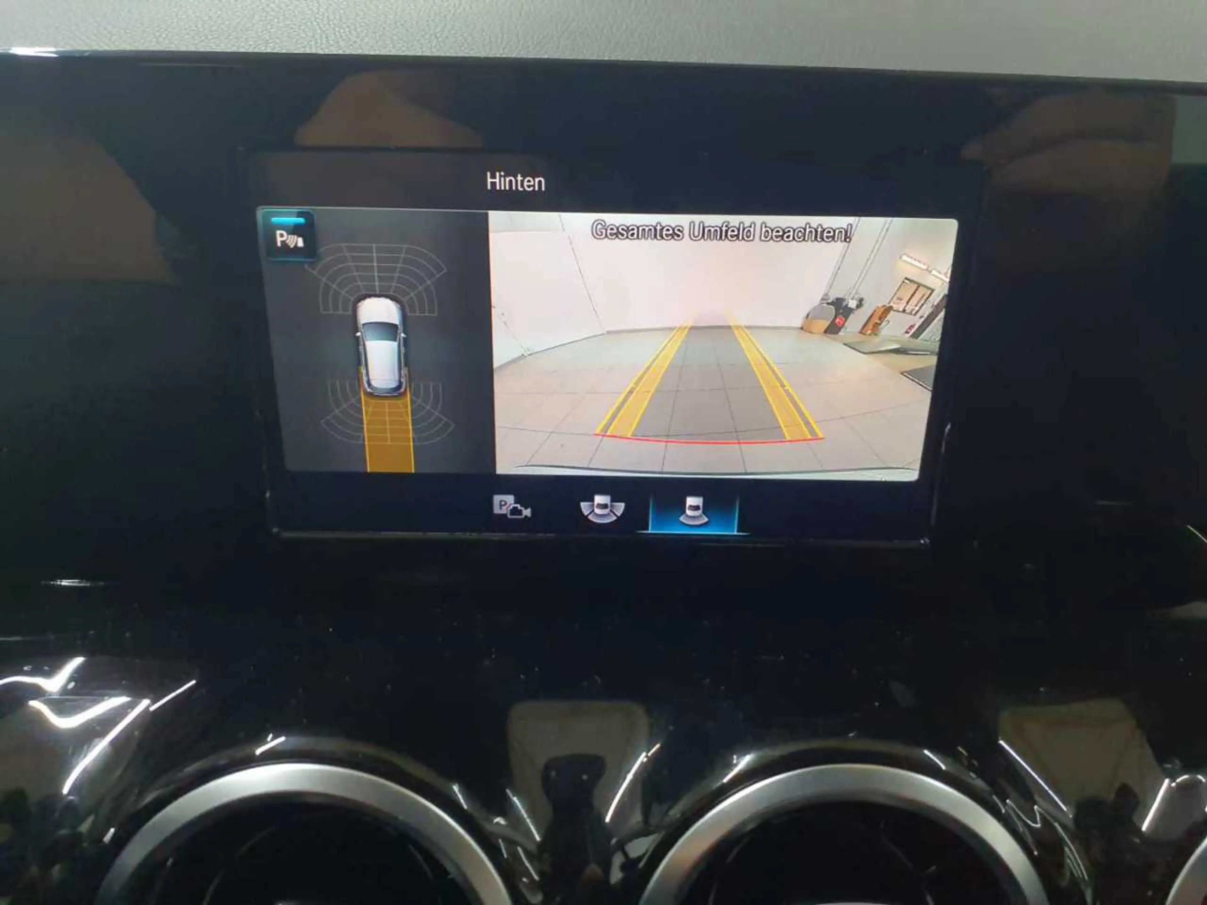 Mercedes-Benz GLA 200 GLA 200 d 8G-Style BusiP LED KAM SHZ — photo 16