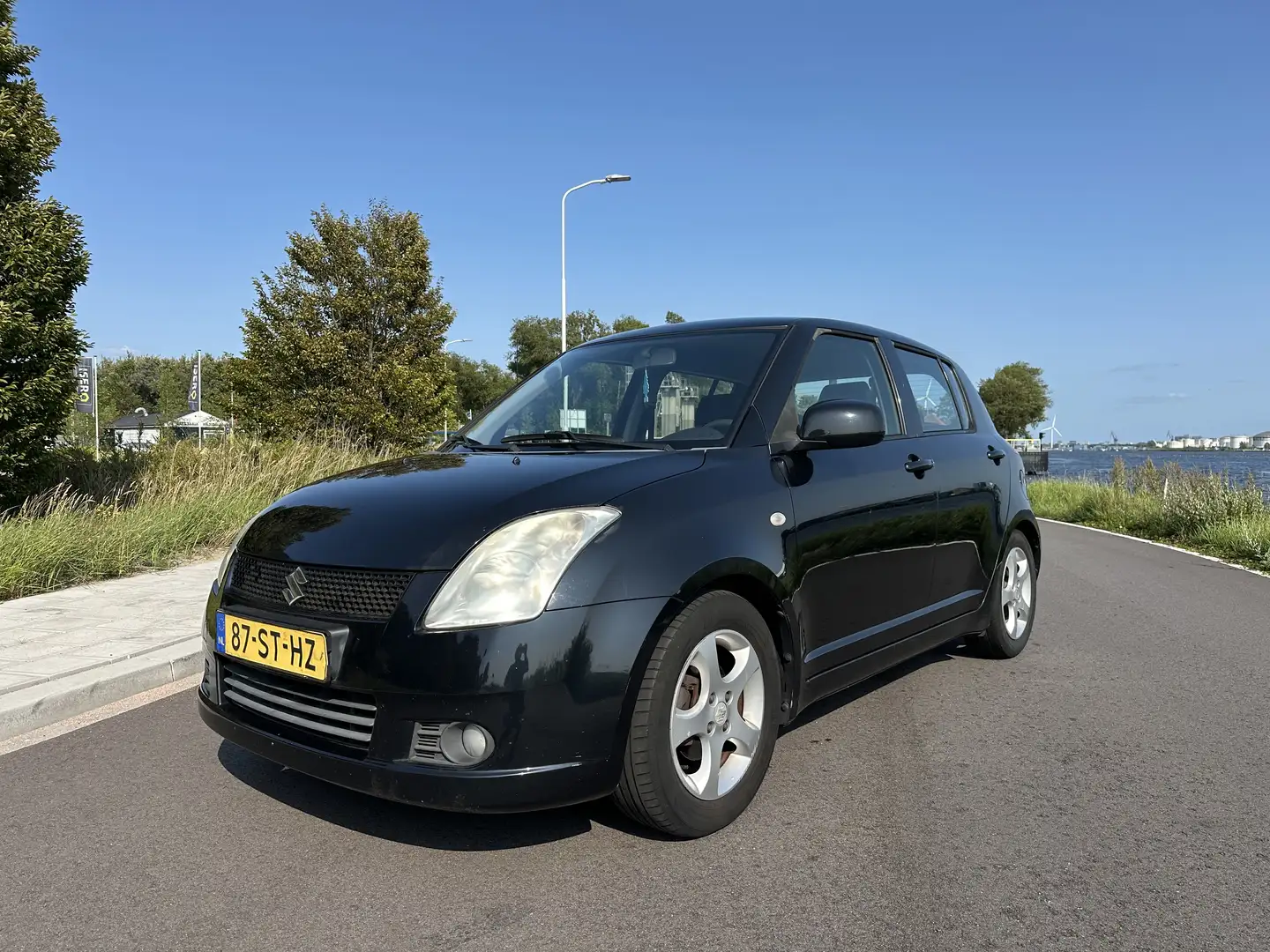 Suzuki Swift Suzuki Swift 1.3 Shogun | Trekhaak | Airco Zwart - 2