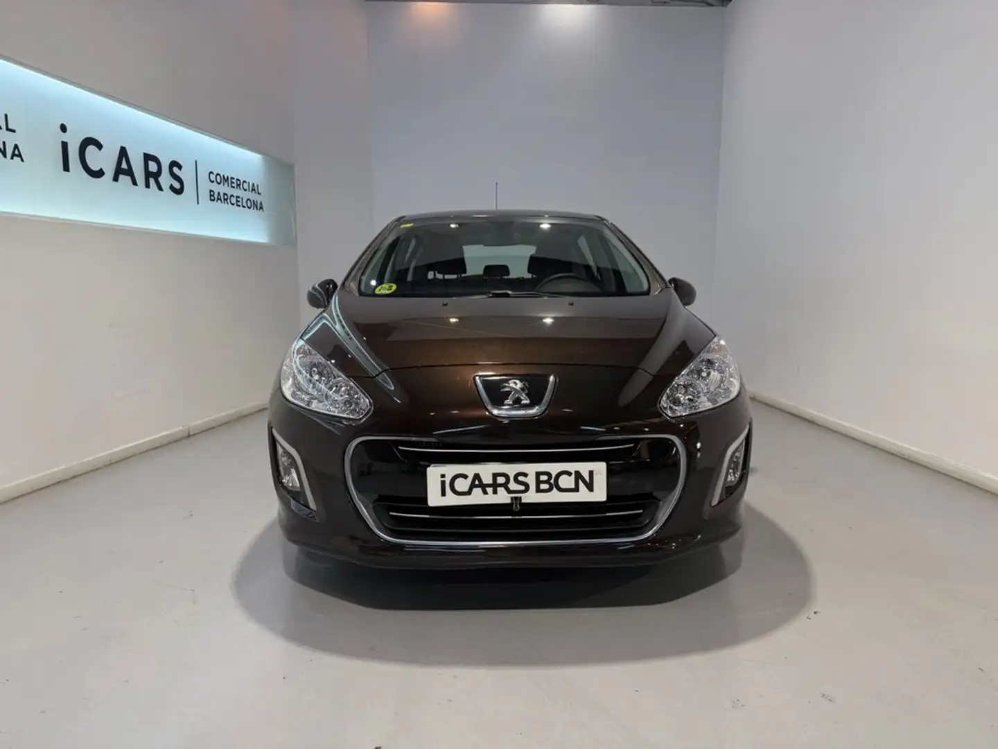 Peugeot 308 5P Access 1.6 e-HDI 110 FAP Negro - 2