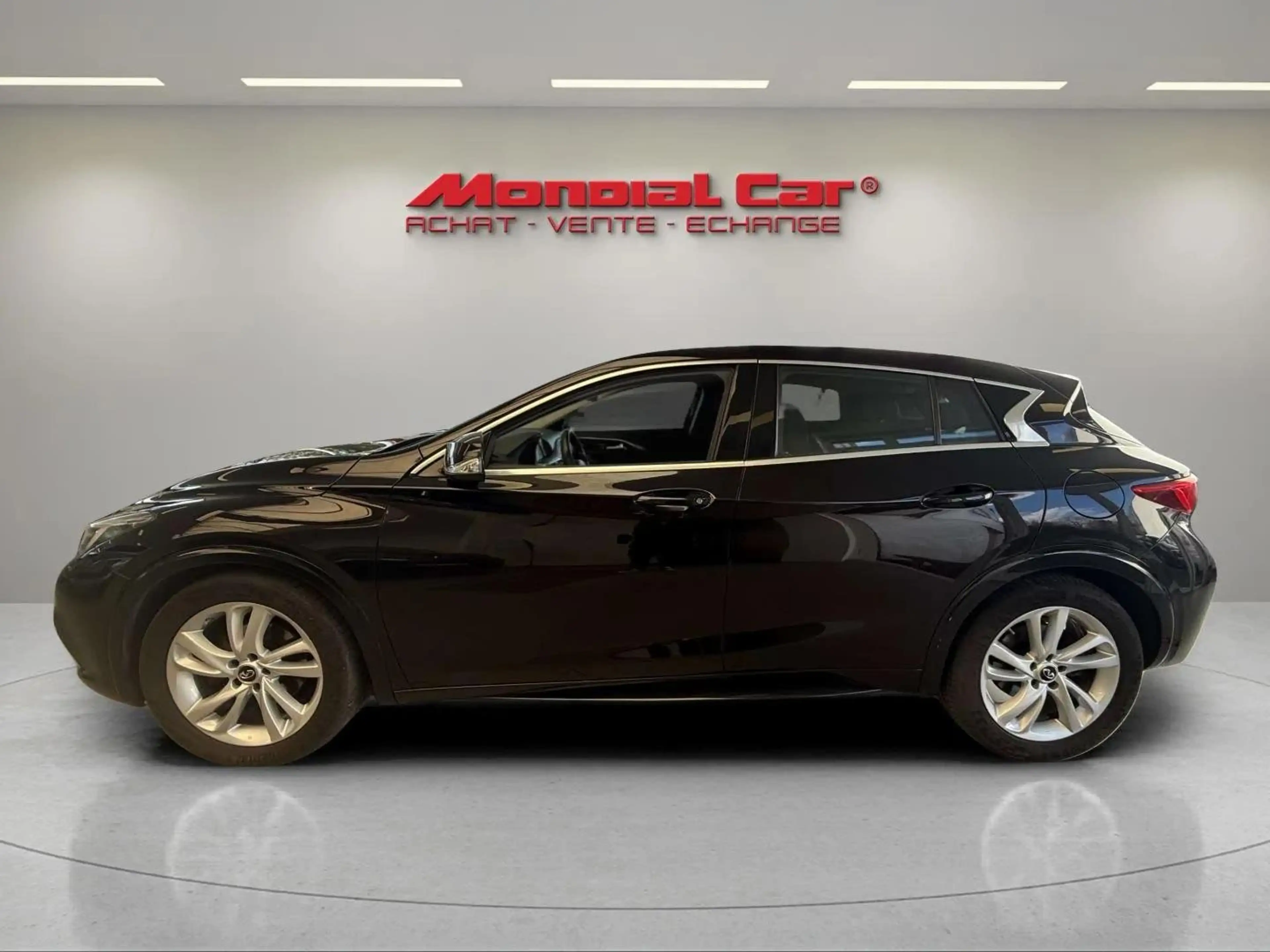 Infiniti Q30 1.5d DCT *Clim auto*Boite auto*Prêt à immat* — photo 3