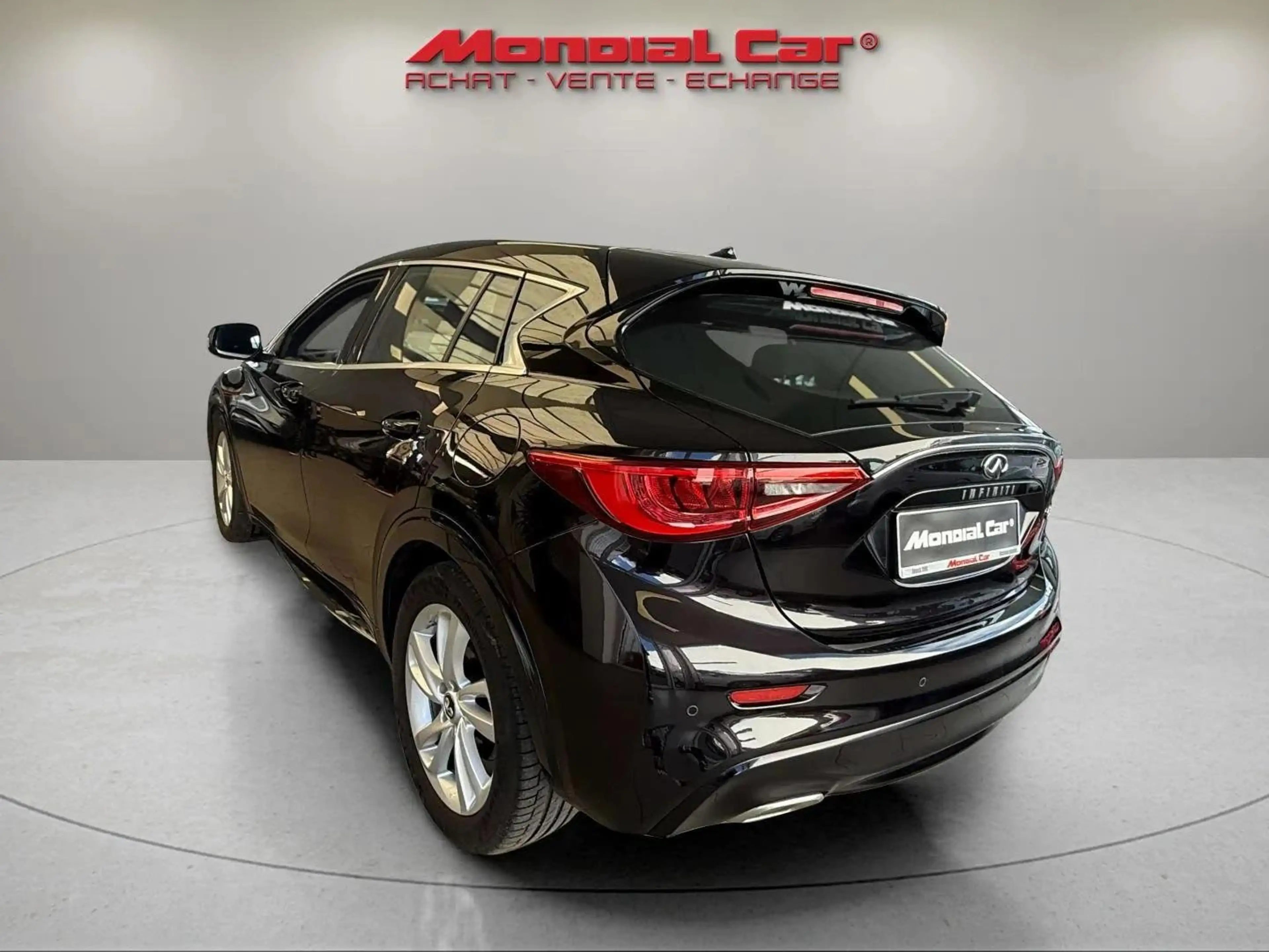 Infiniti Q30 1.5d DCT *Clim auto*Boite auto*Prêt à immat* — photo 2