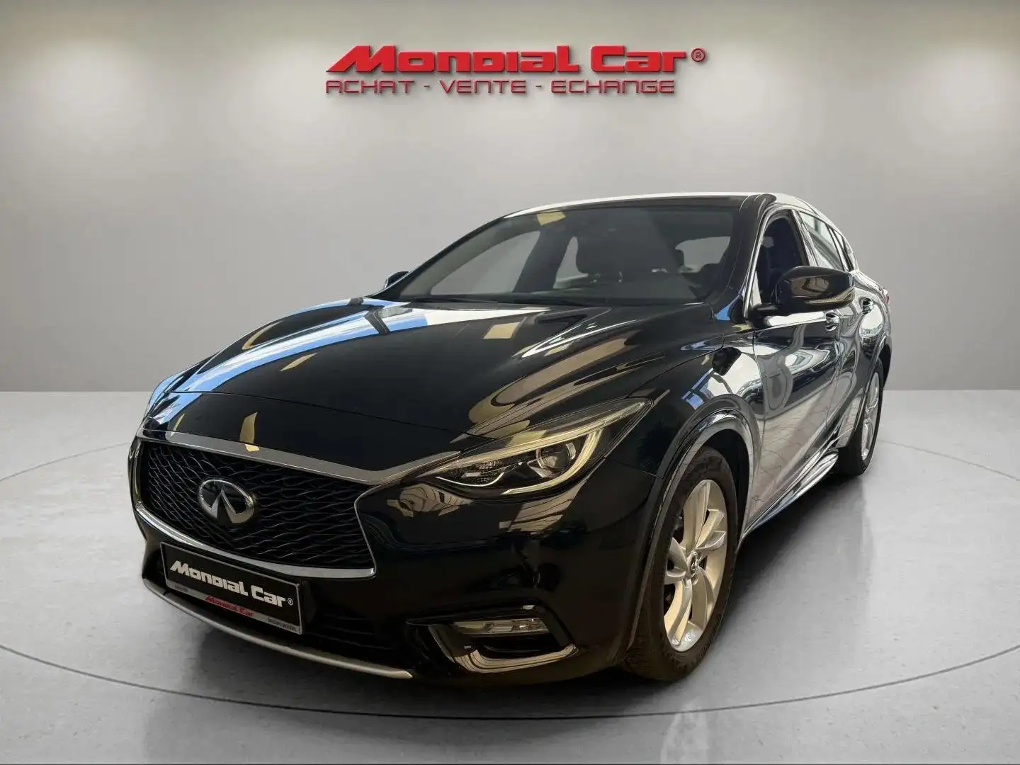 Infiniti Q30 1.5d DCT *Clim auto*Boite auto*Prêt à immat* Noir - 1