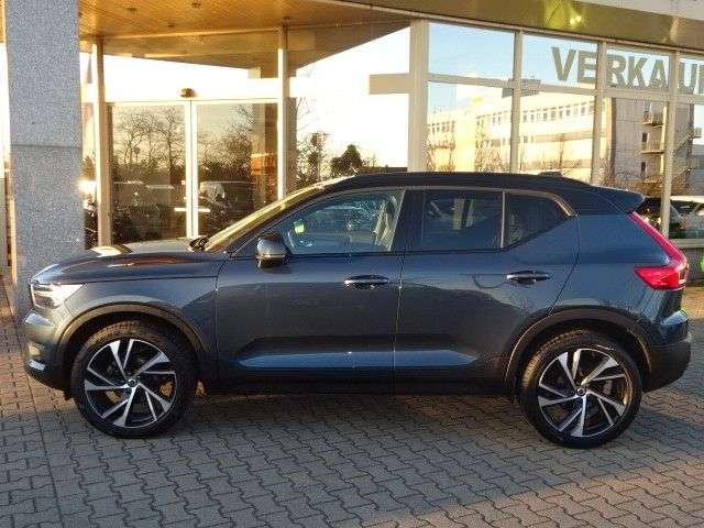 Volvo XC40 163PS Autm. R-Design Lagom-Edition Pano
