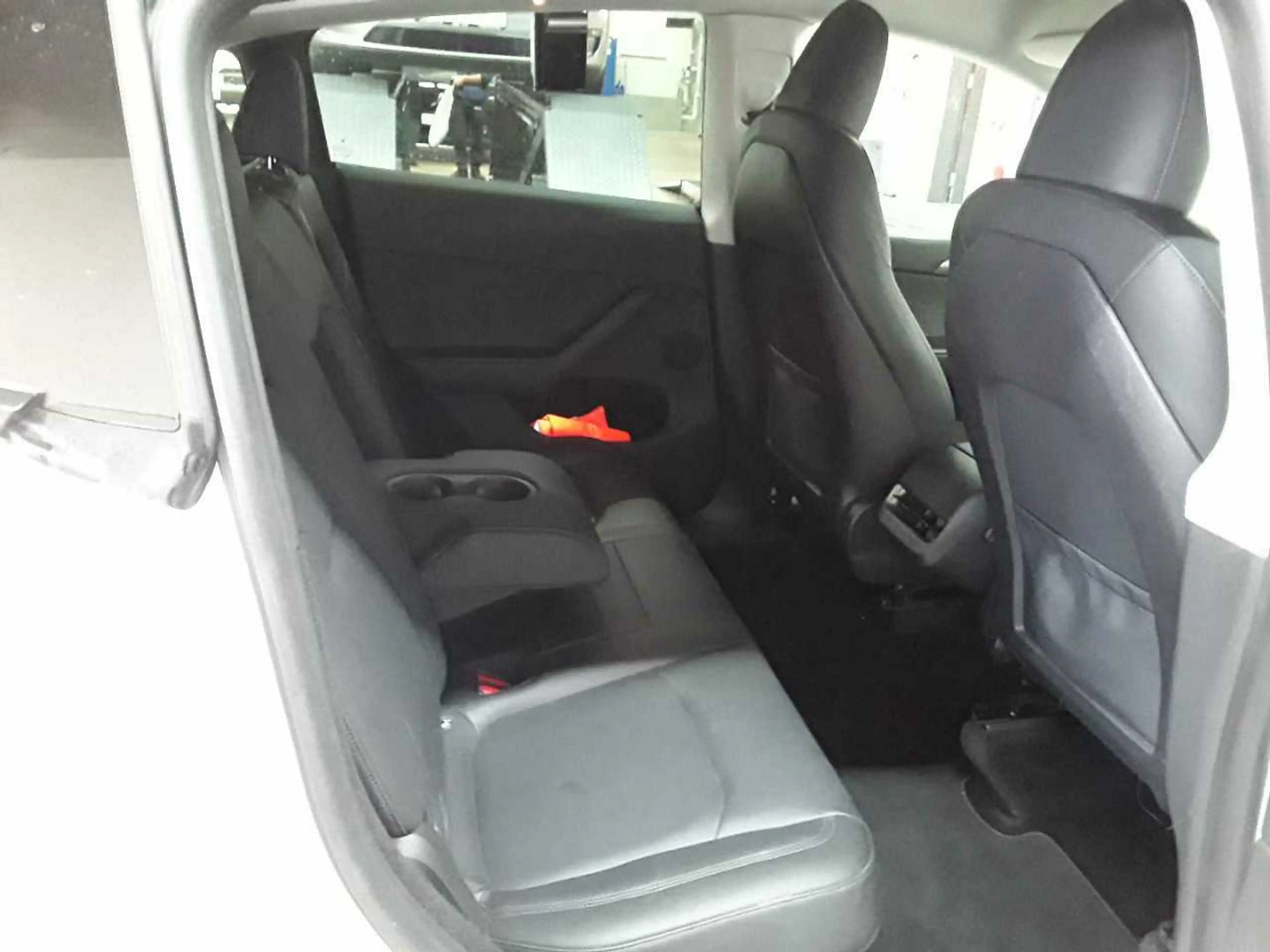 Tesla Model Y Long Range Dual Motor AWD — photo 14