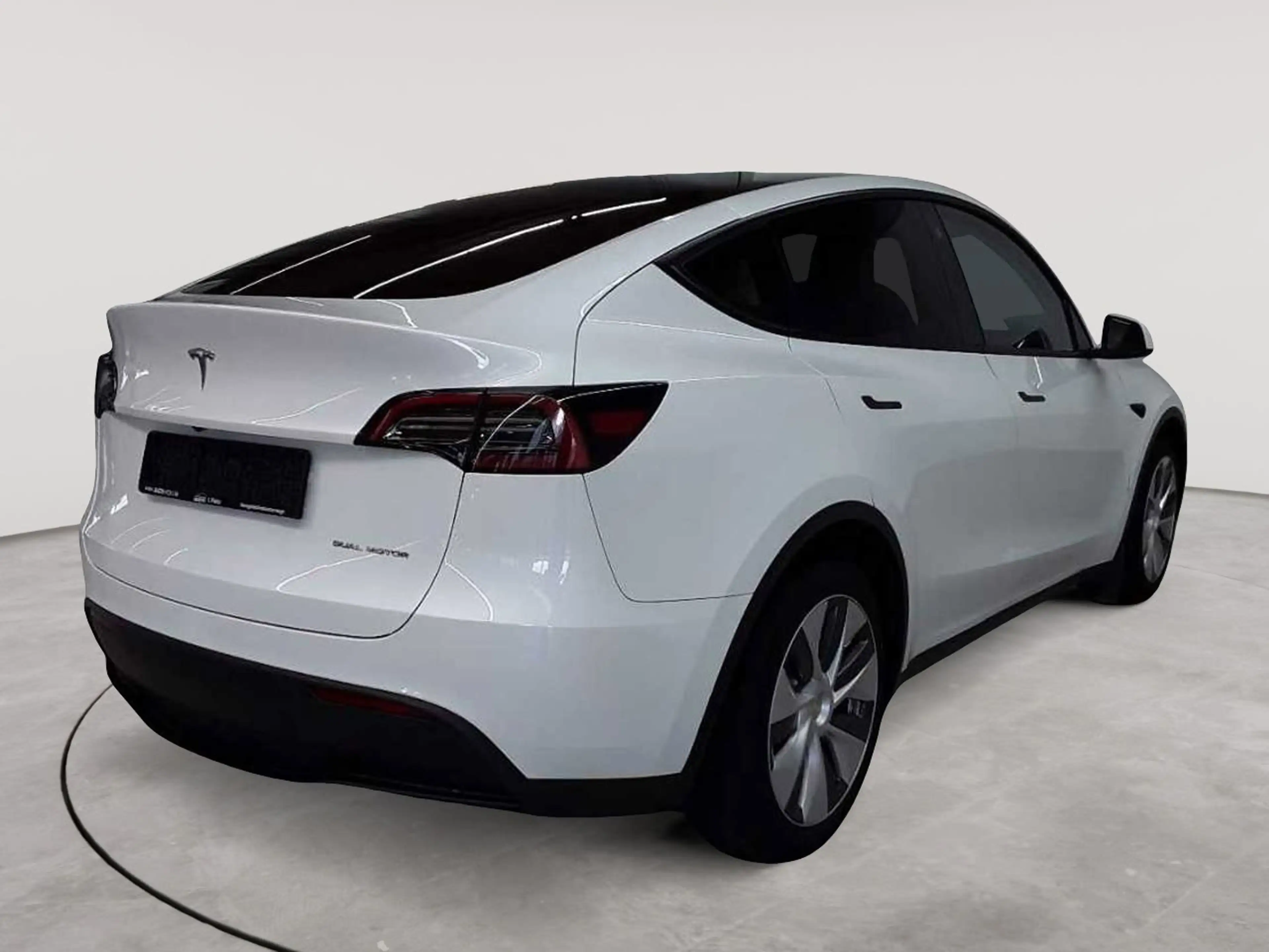 Tesla Model Y Long Range Dual Motor AWD — photo 4