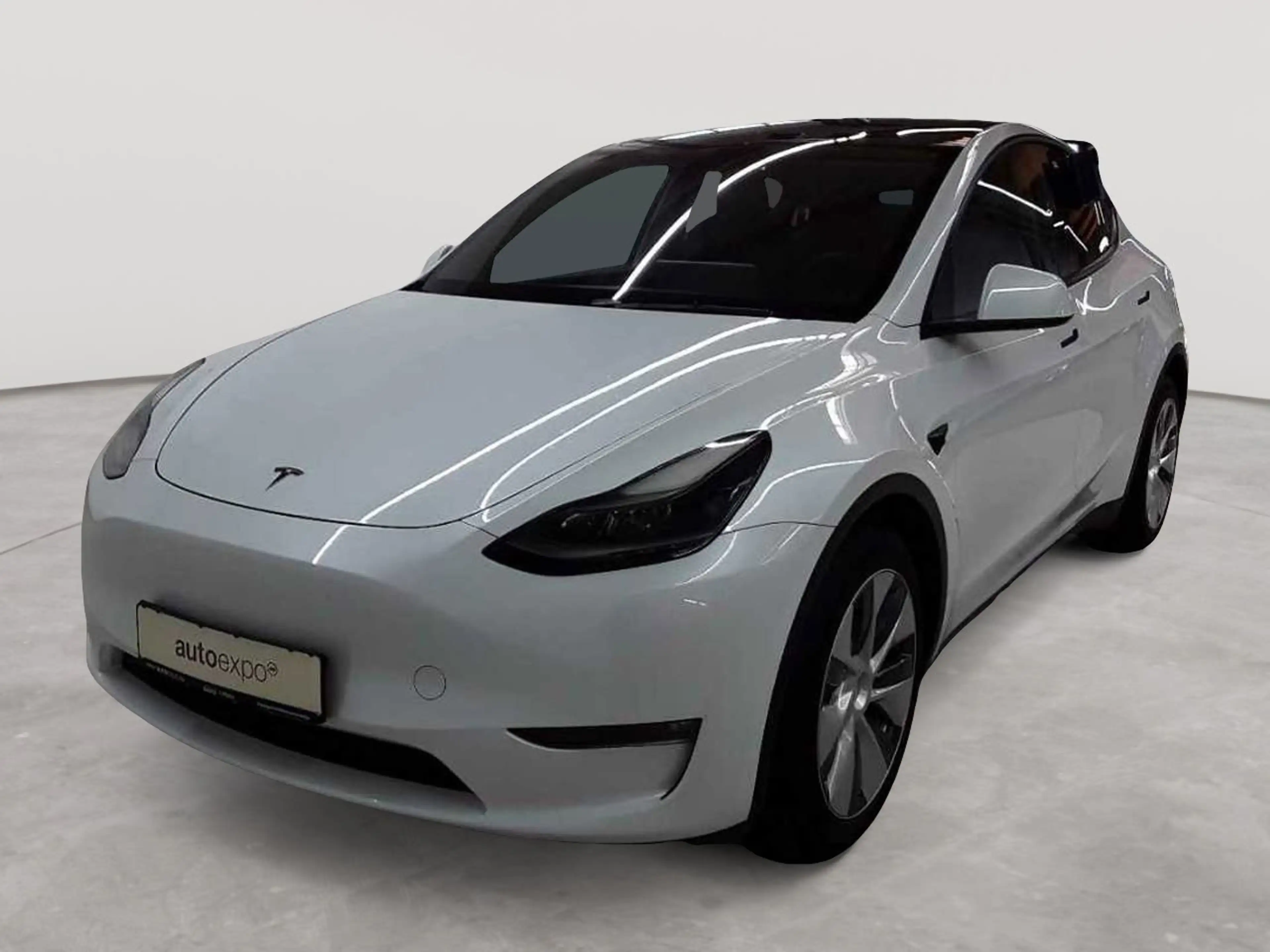 Tesla Model Y Long Range Dual Motor AWD — photo 2