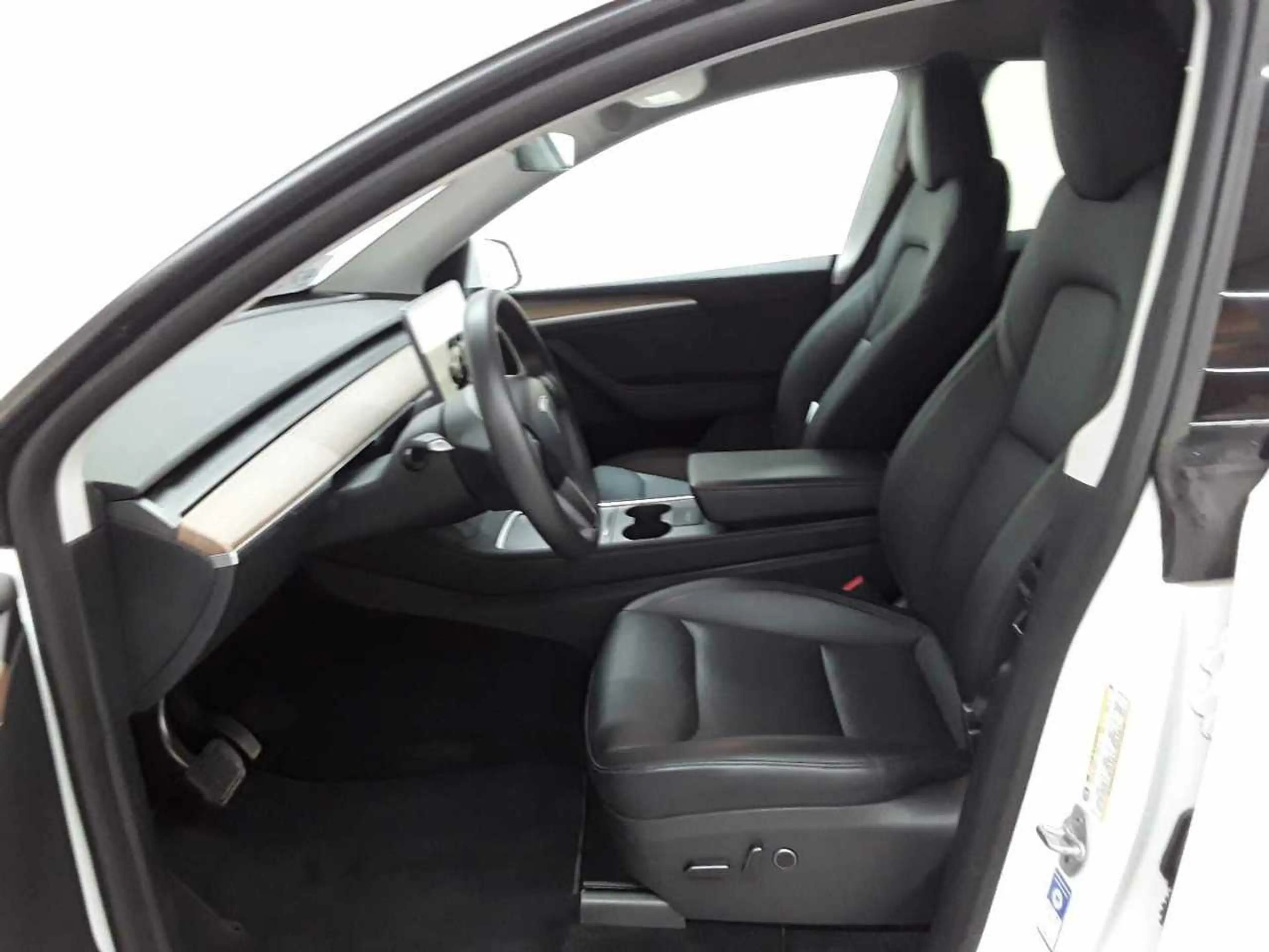 Tesla Model Y Long Range Dual Motor AWD — photo 7