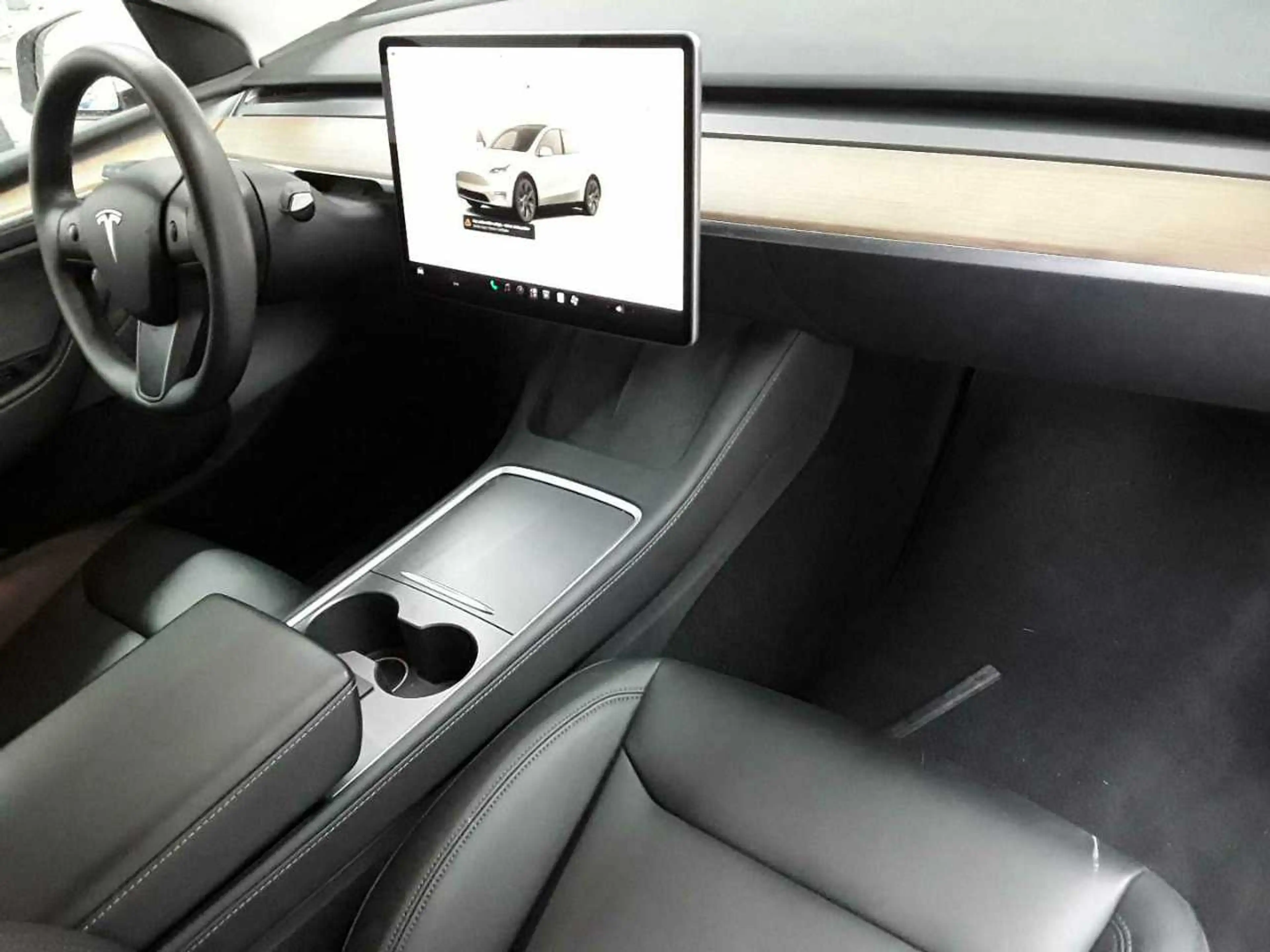 Tesla Model Y Long Range Dual Motor AWD — photo 9