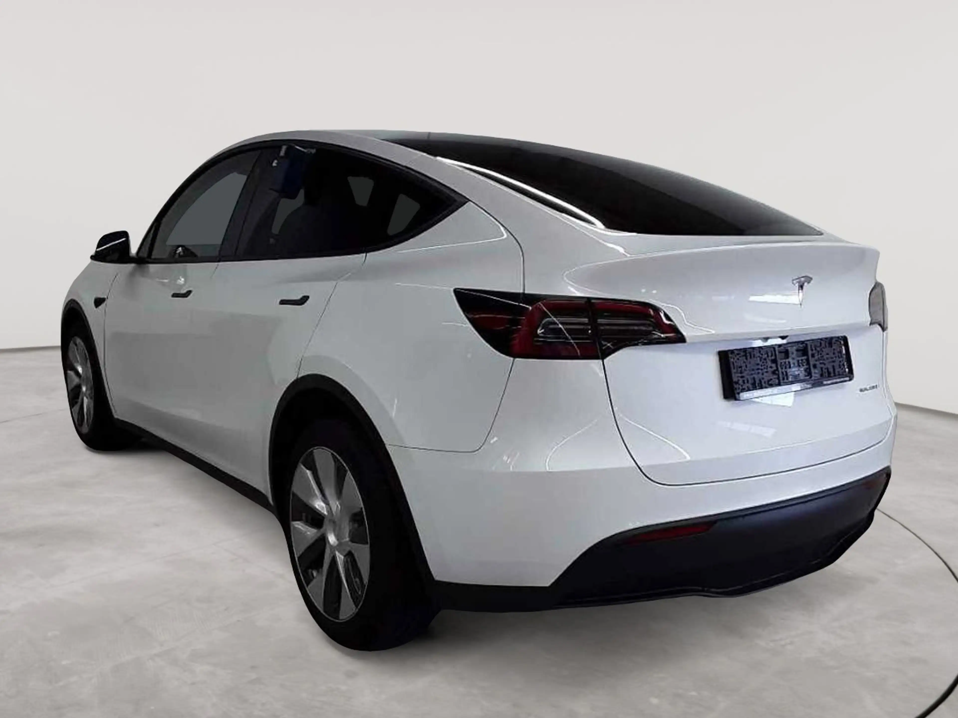 Tesla Model Y Long Range Dual Motor AWD — photo 5