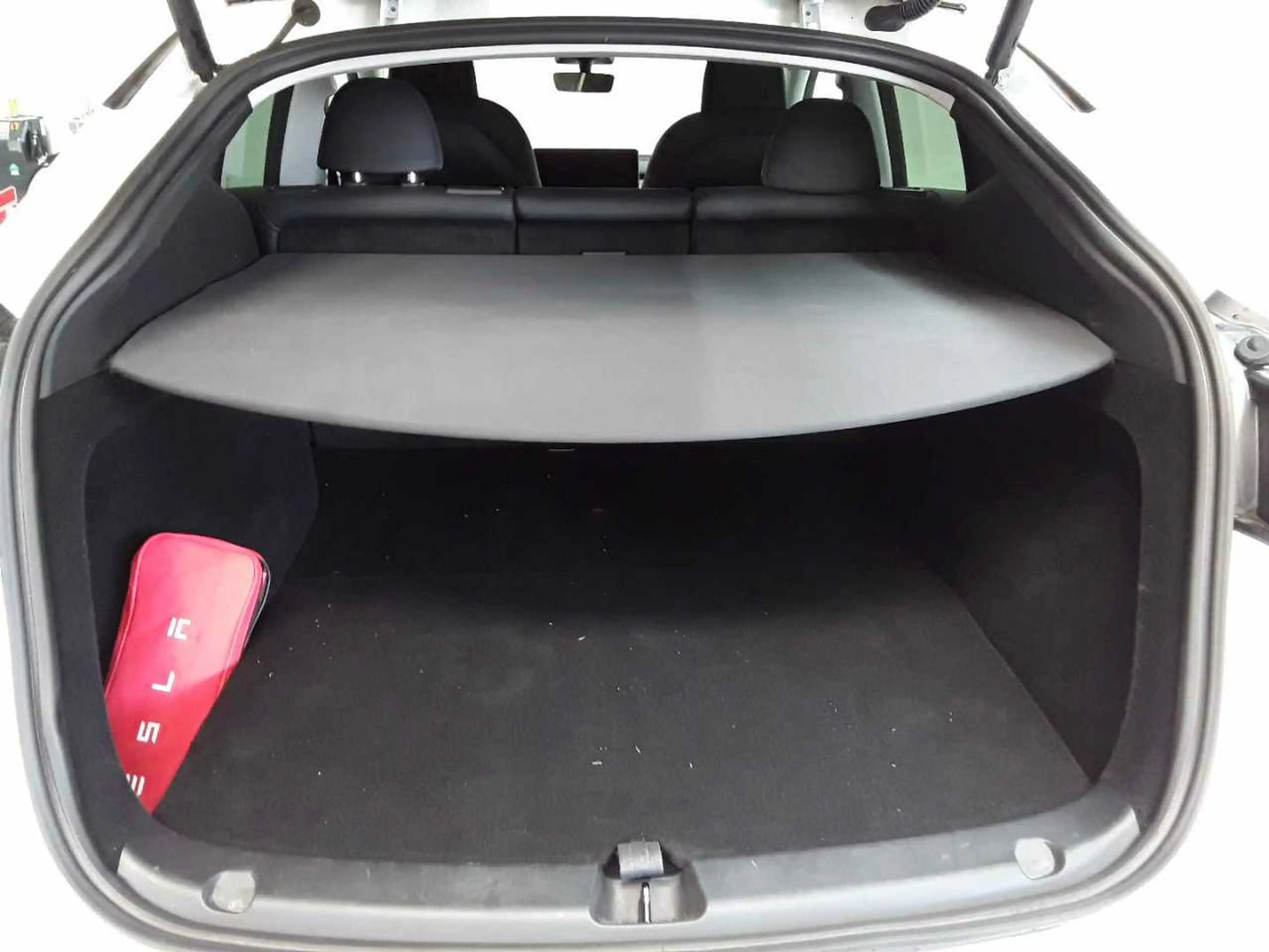 Tesla Model Y Long Range Dual Motor AWD — photo 15